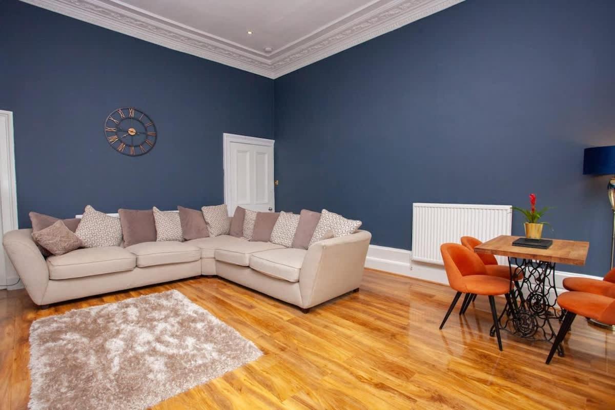 Stunning 2 Bed In Ideal Location * Glasgow
