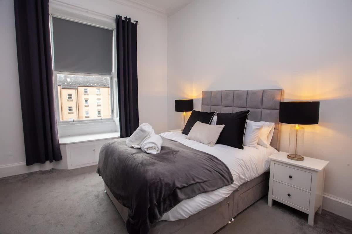 Stunning 2 Bed In Ideal Location * Glasgow
