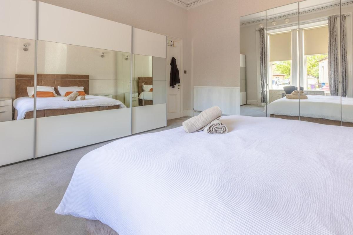 Spacious 5 Bedroom With Free Private Parking