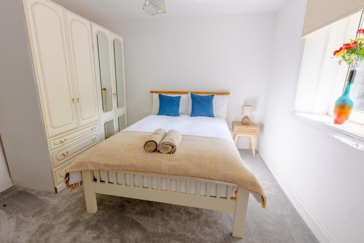 Spacious 5 Bedroom With Free Private Parking Glasgow