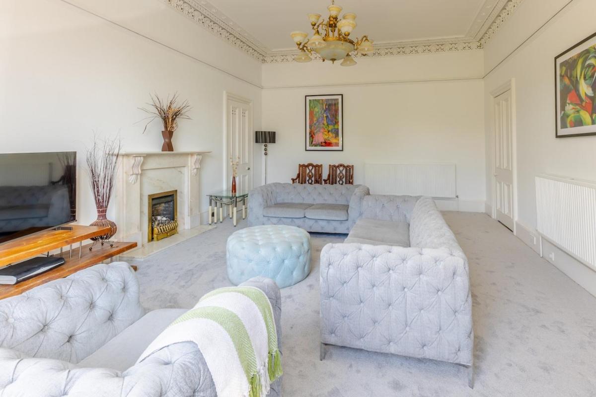 Spacious 5 Bedroom With Free Private Parking Holiday home