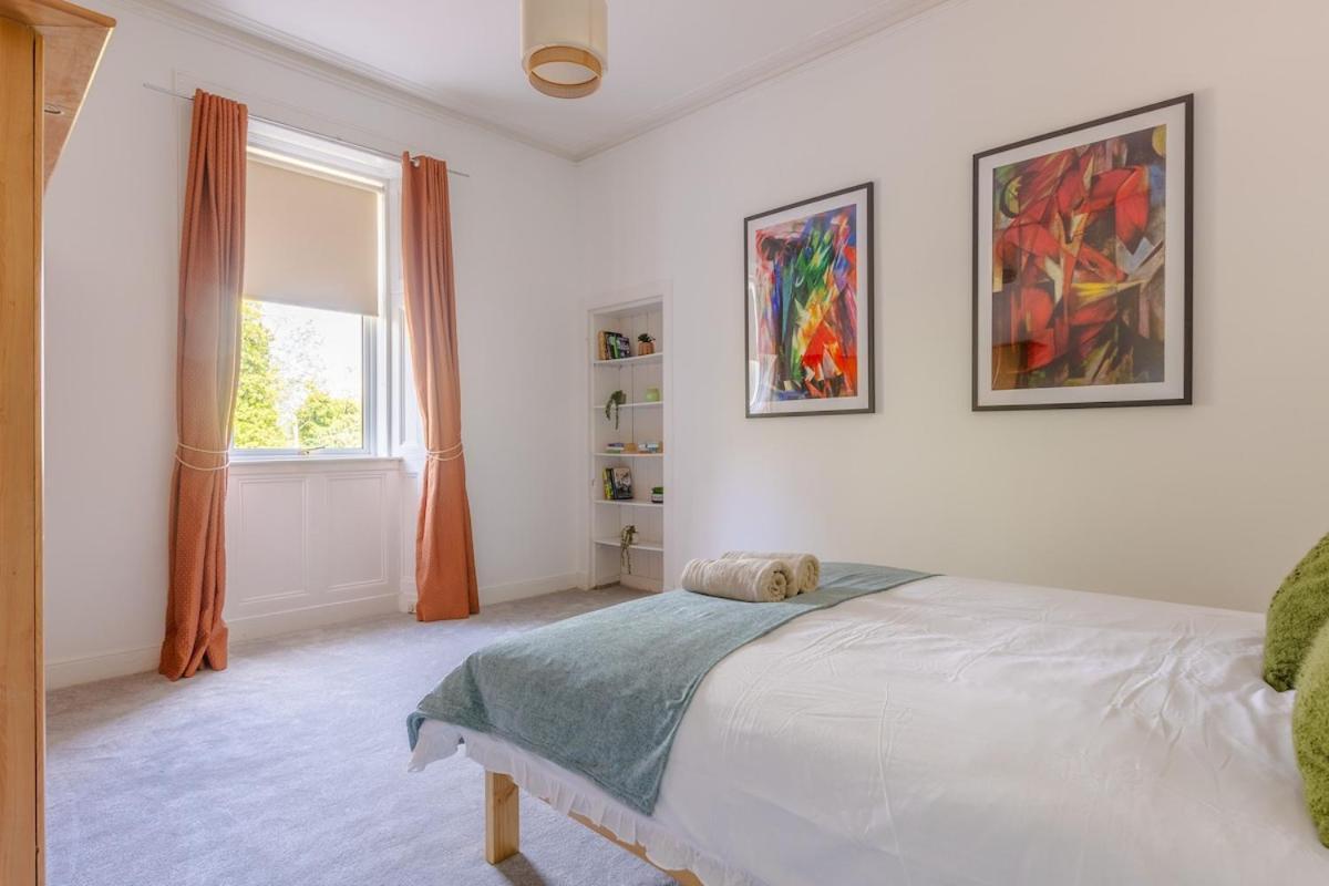 Spacious 5 Bedroom With Free Private Parking * Glasgow