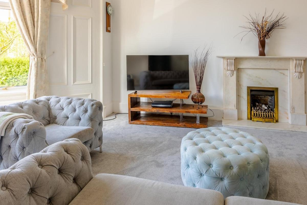 Spacious 5 Bedroom With Free Private Parking Glasgow