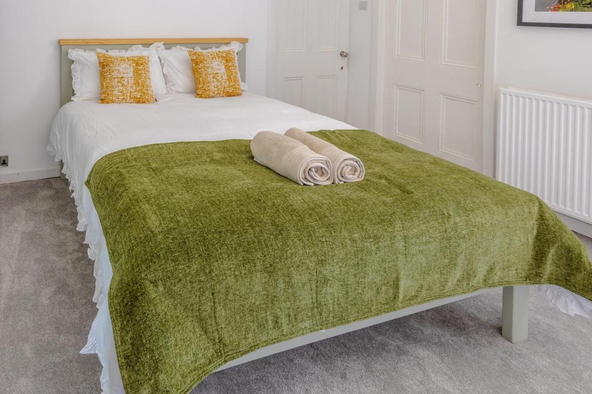 Spacious 5 Bedroom With Free Private Parking * Glasgow