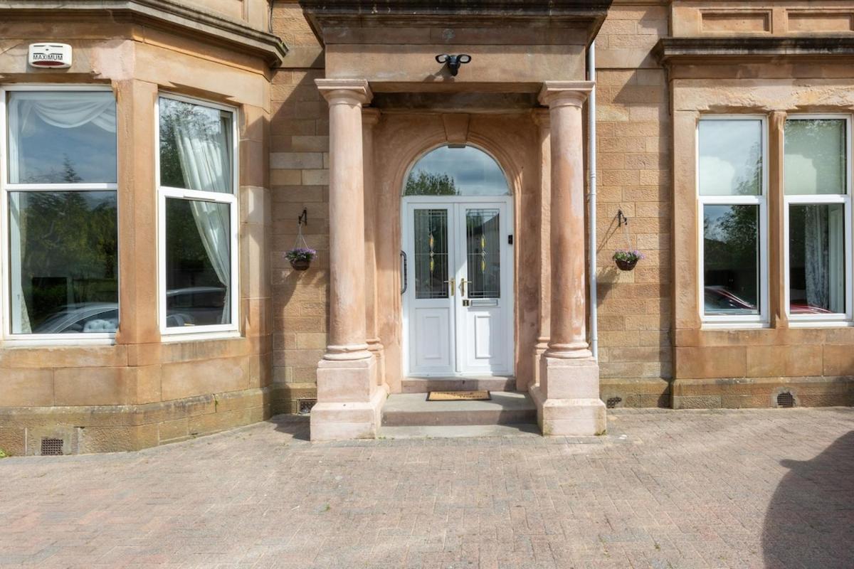 Spacious 5 Bedroom With Free Private Parking Glasgow