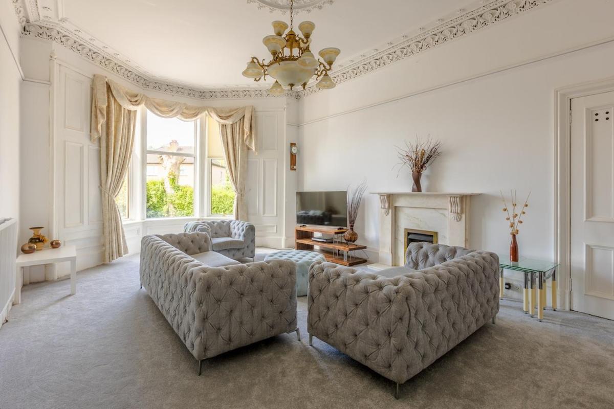 Spacious 5 Bedroom With Free Private Parking