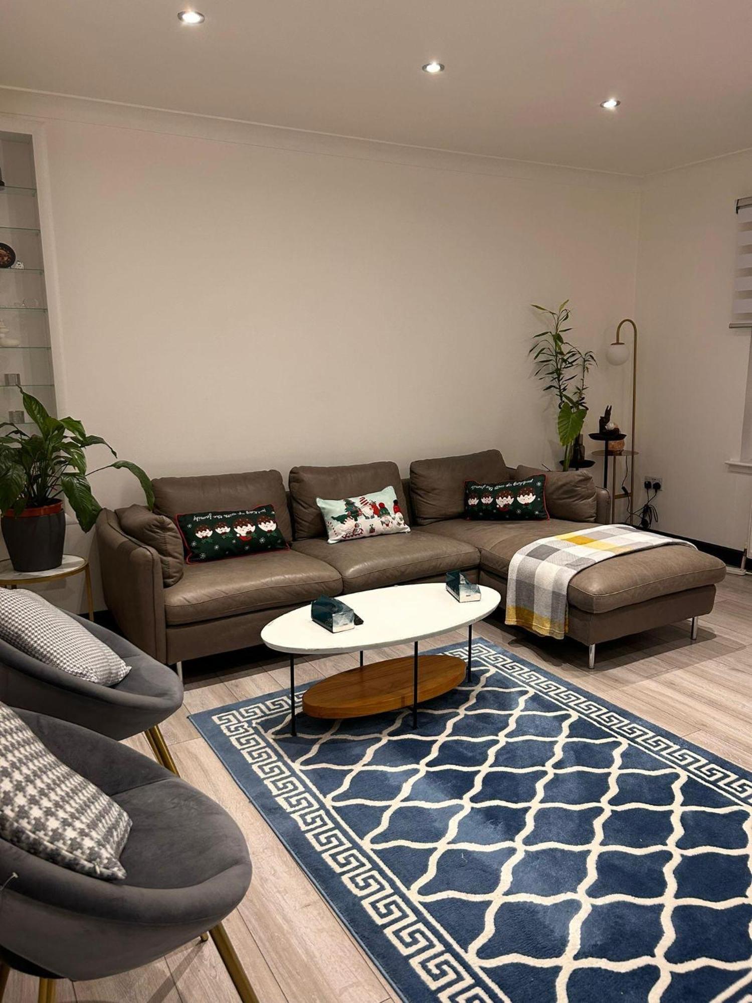 Apartment Modern Apartment-sleeps6-parking-seft Check In *
