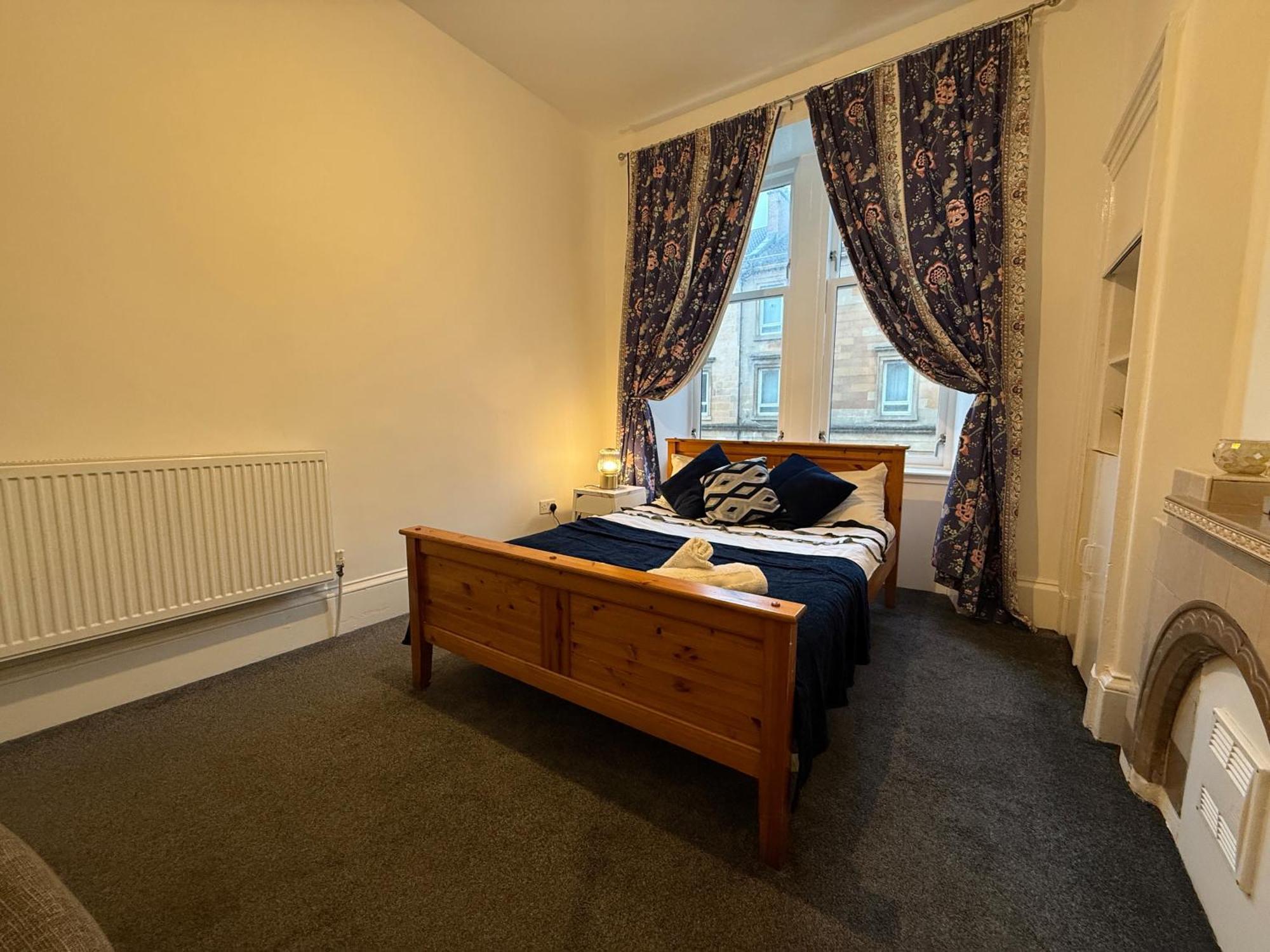 2 Bed Flat - Street Parking *