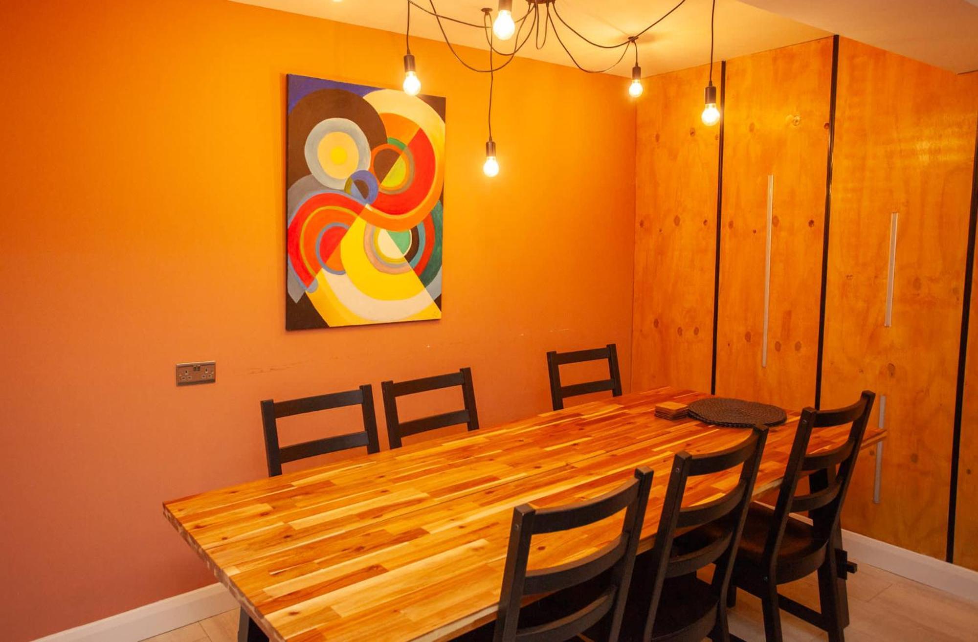 Beautiful 2 Bed Flat With A Private Terrace *