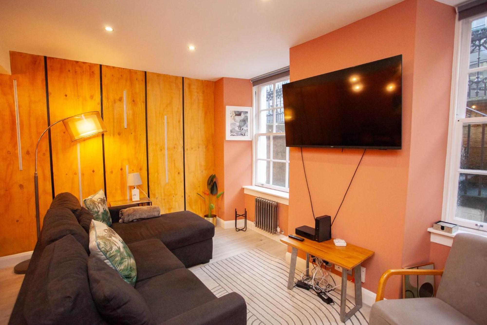 Beautiful 2 Bed Flat With A Private Terrace * Glasgow