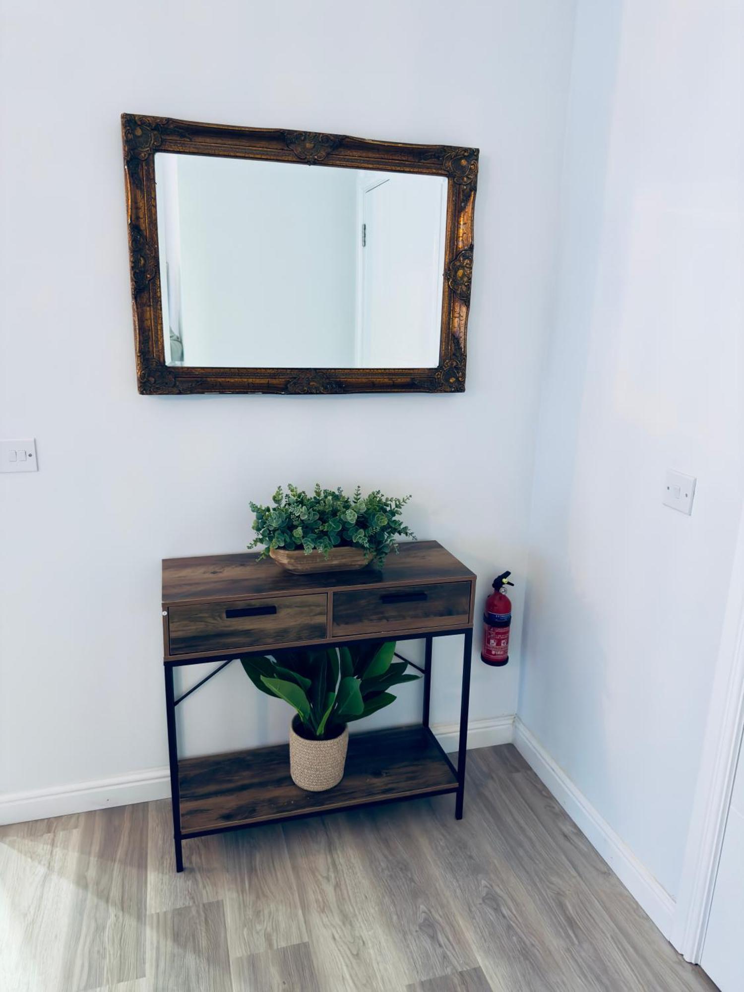 Modern Flat In Free Parking & Wifi Glasgow