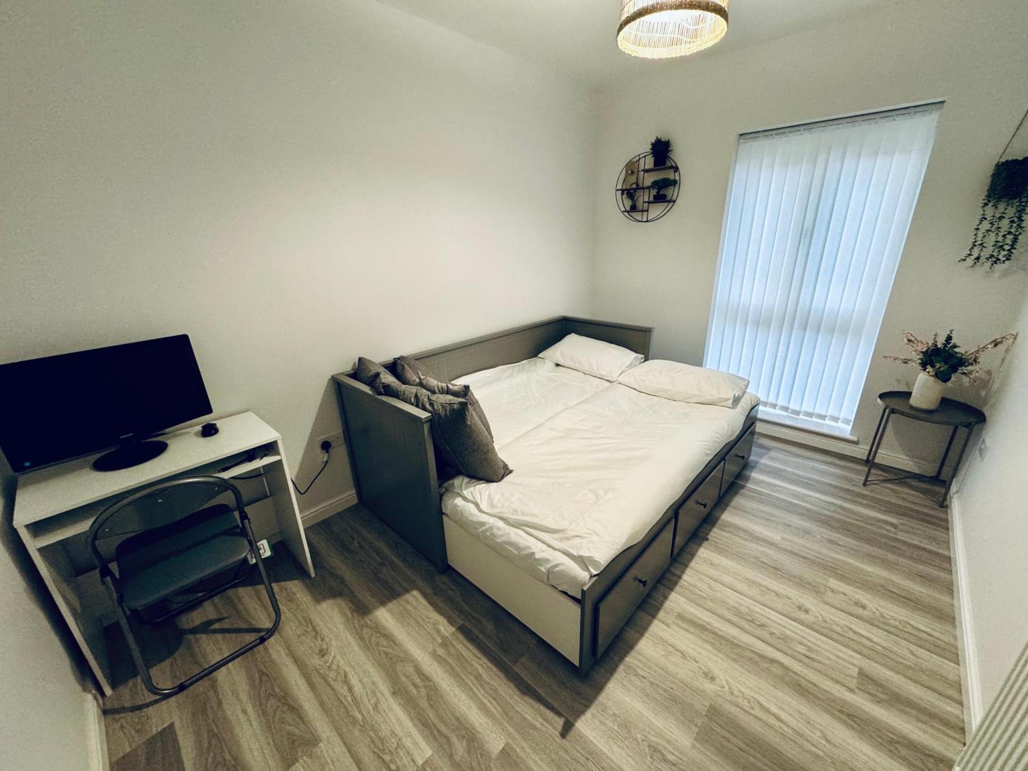 Modern Flat In Free Parking & Wifi Apartment *