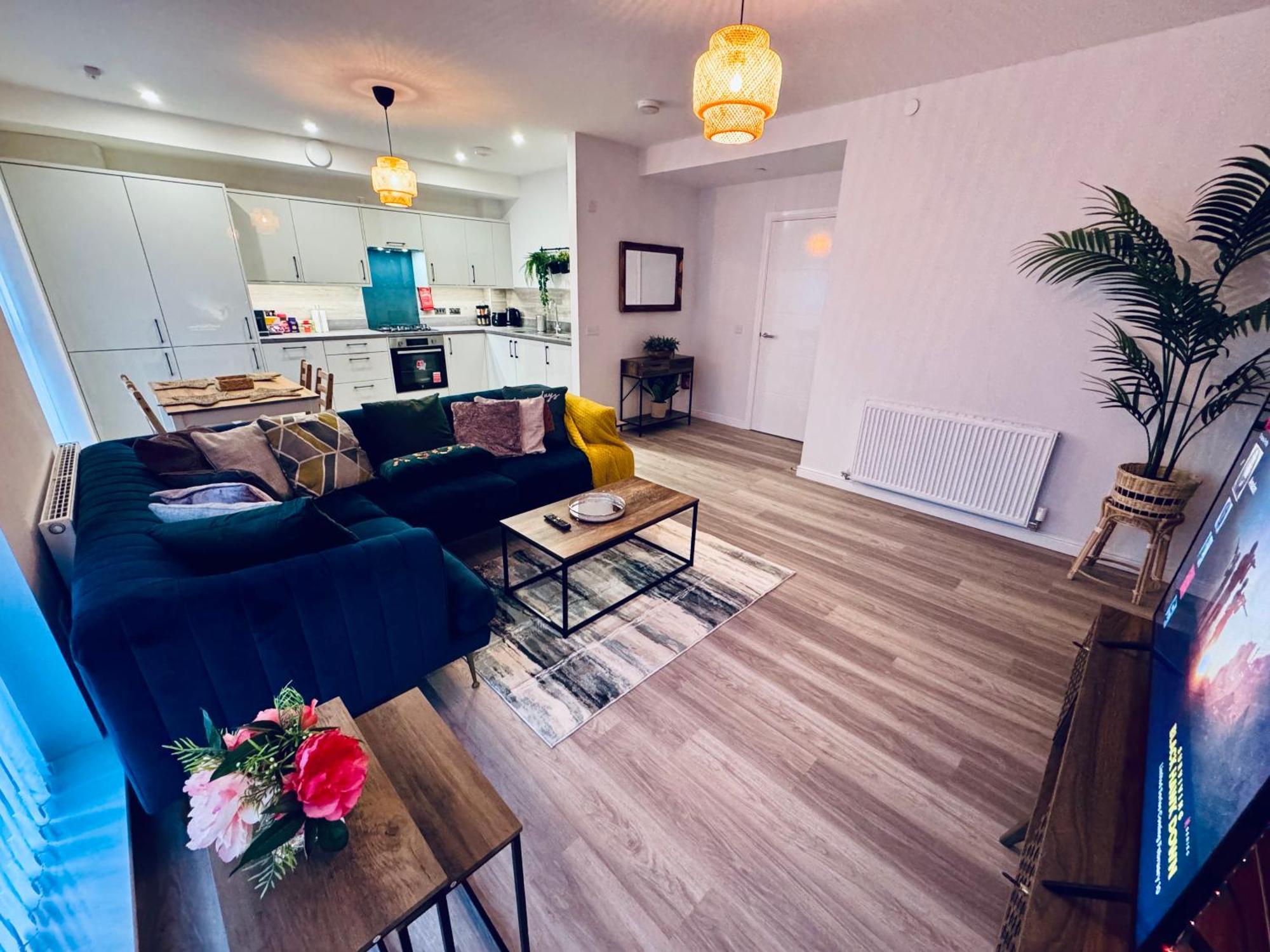 Modern Flat In Free Parking & Wifi *