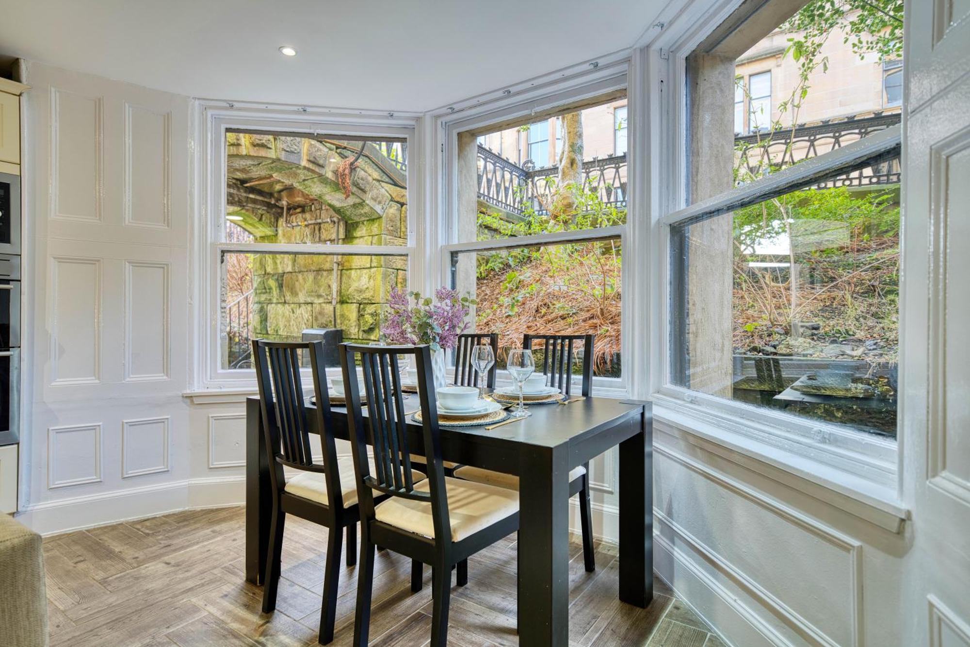Stylish 3-bedroom In Apartment