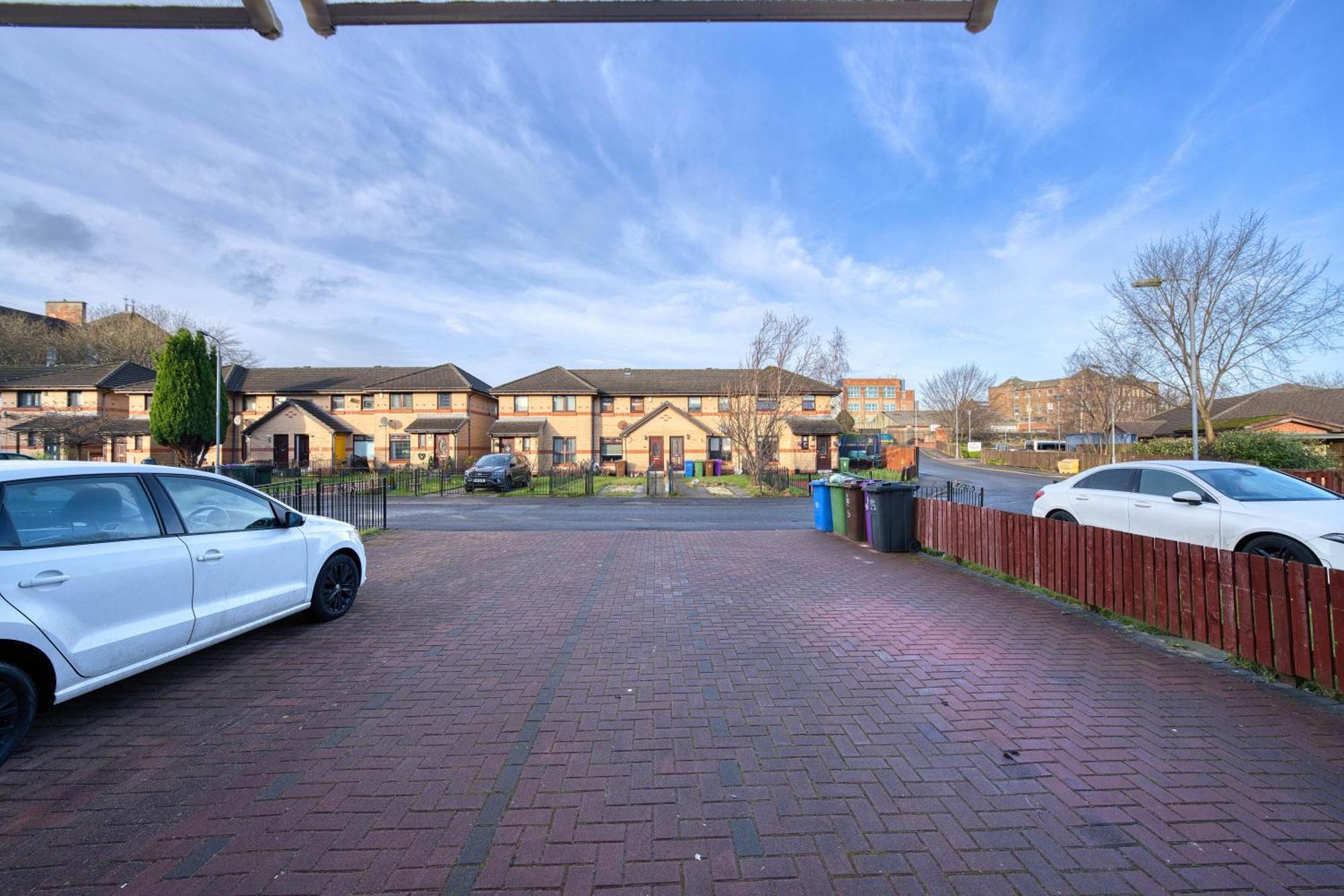 Stylish 2-bed With Private Driveway * Glasgow
