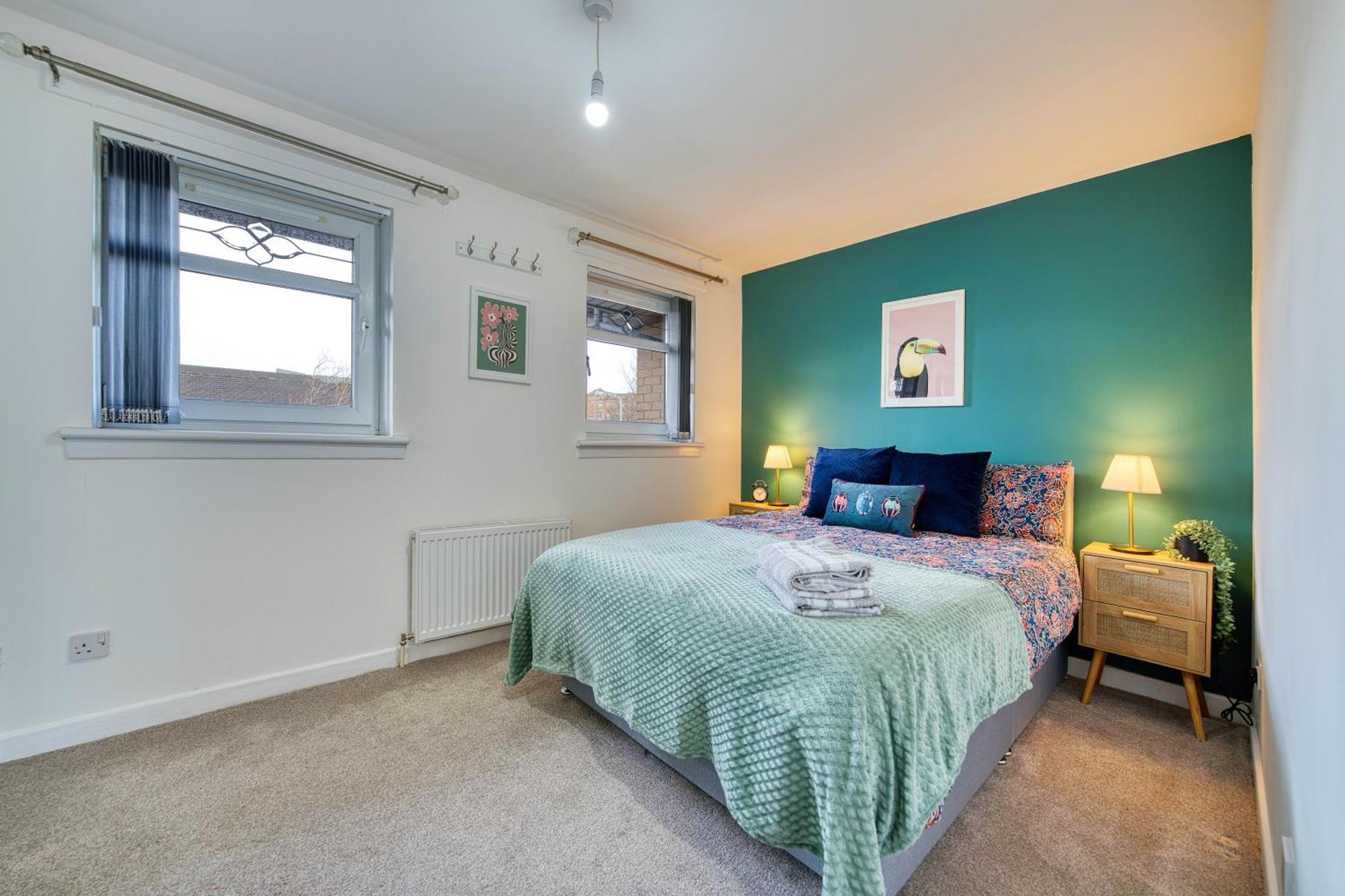 Apartment Stylish 2-bed With Private Driveway
