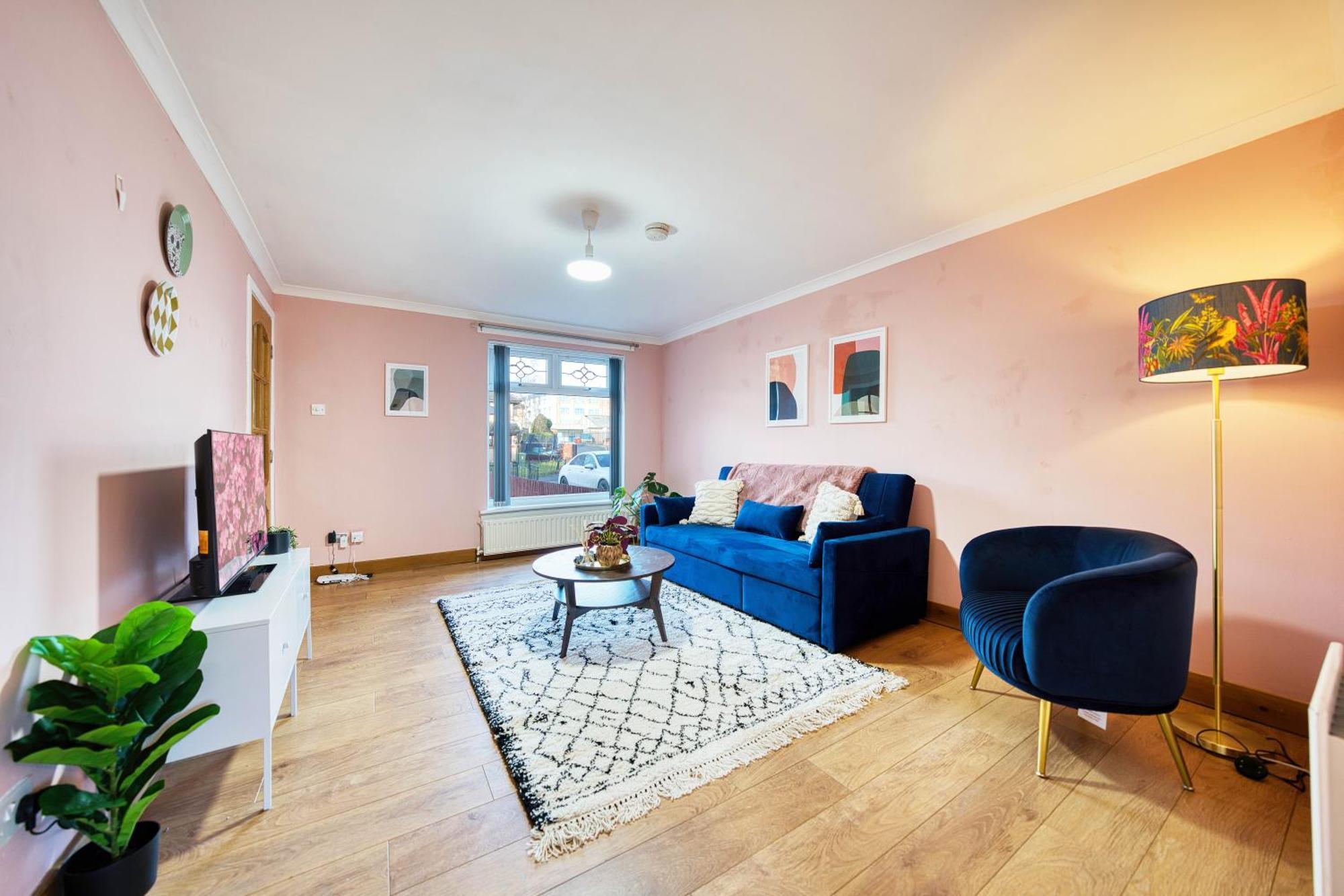 Stylish 2-bed With Private Driveway