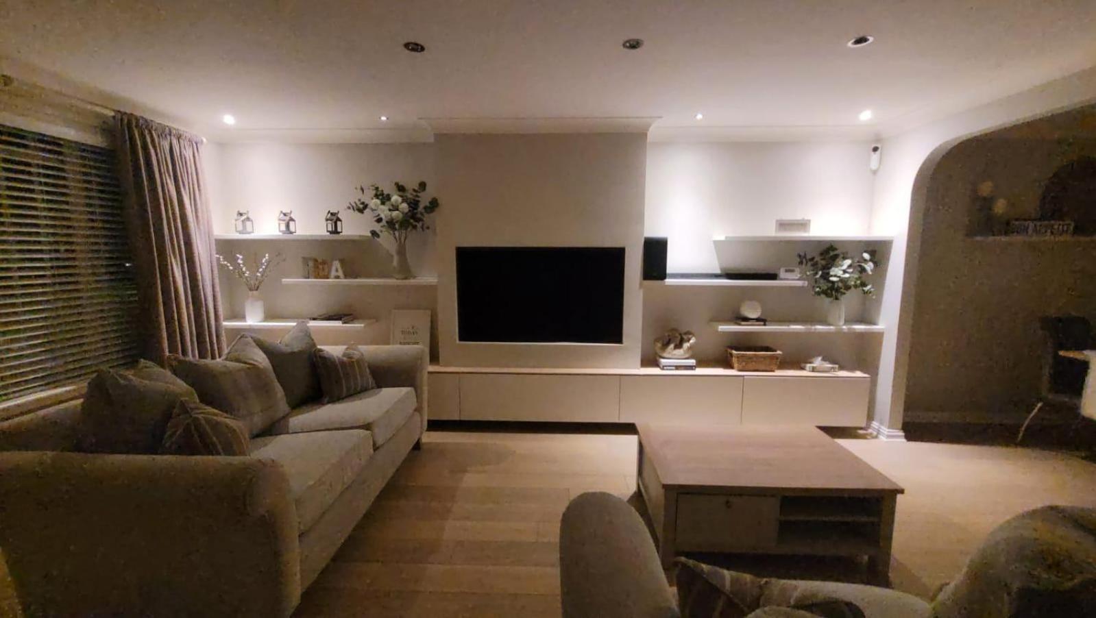 Stylish Modern 3 Bedroom House Free Parking Holiday home Glasgow