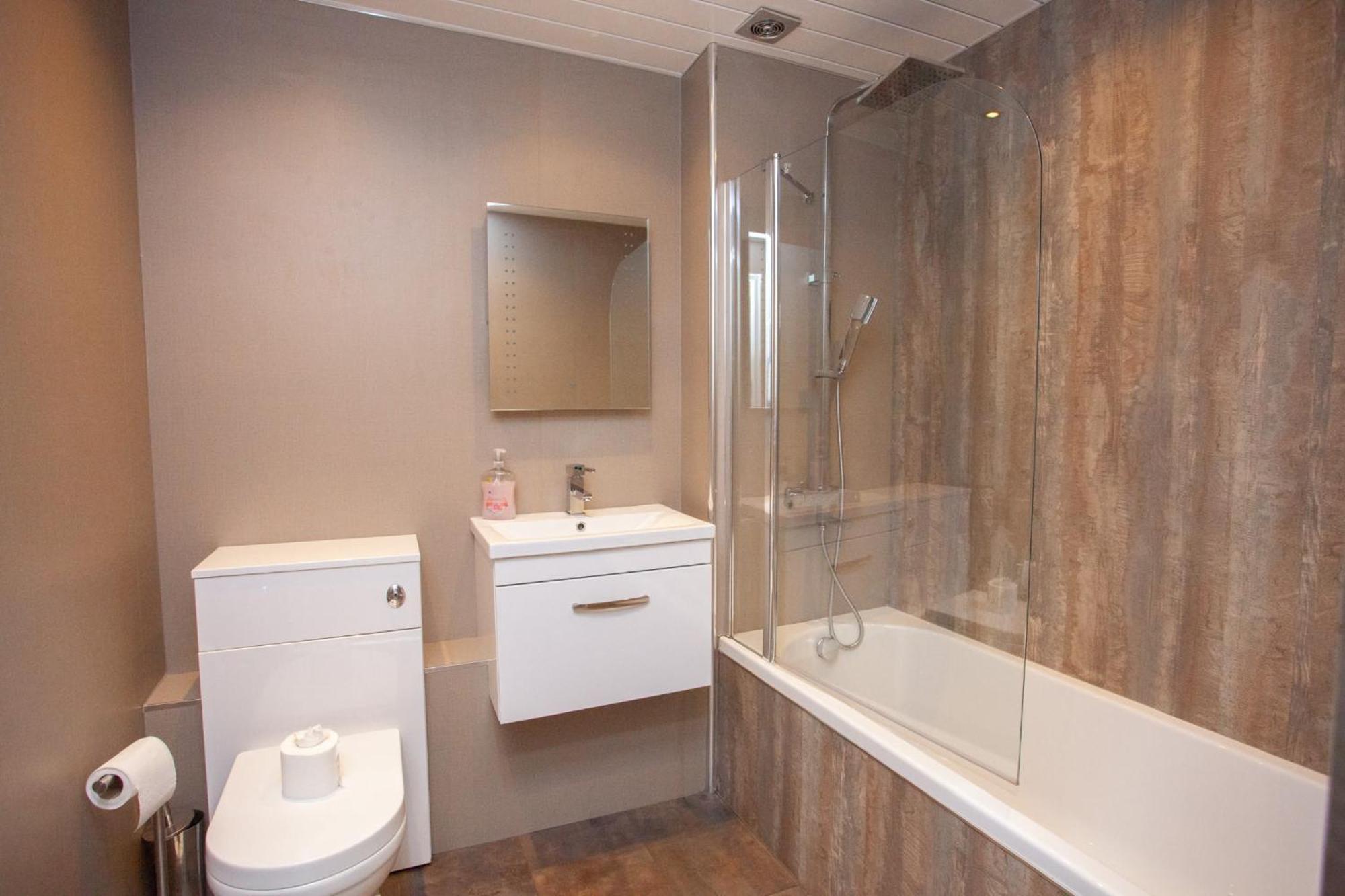 Apartment Spacious 4-bedroom Retreat In *