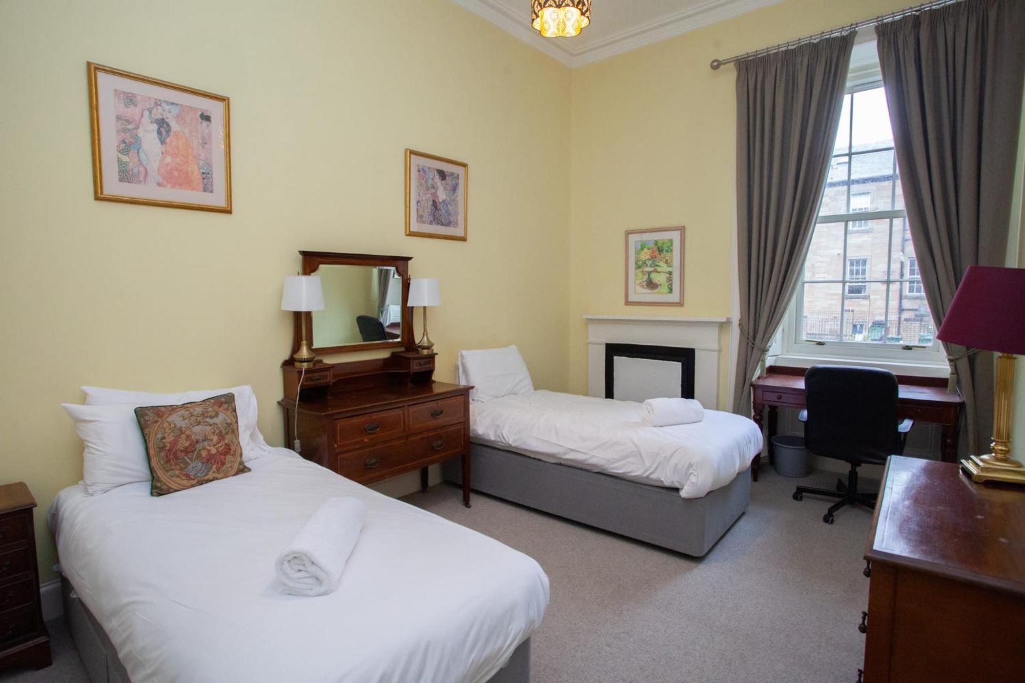 Spacious 4-bedroom Retreat In * Glasgow