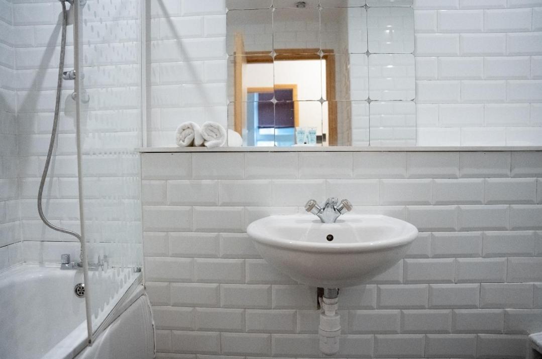 2 Bed Renfield St Center Glasgow
