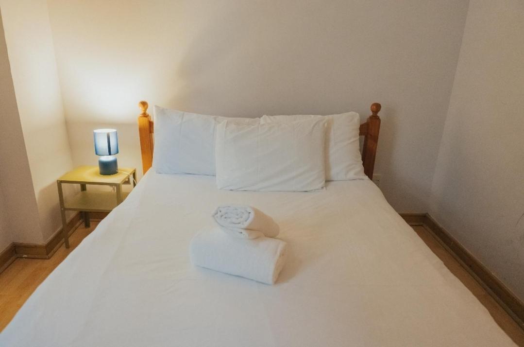 2 Bed Renfield St Center Apartment Glasgow