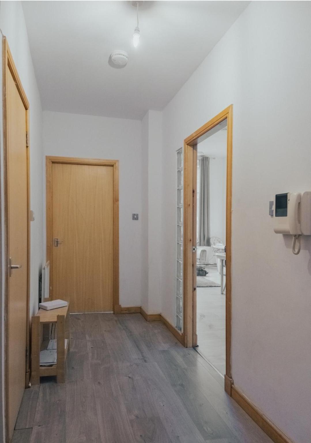 2 Bed Renfield St Center Apartment