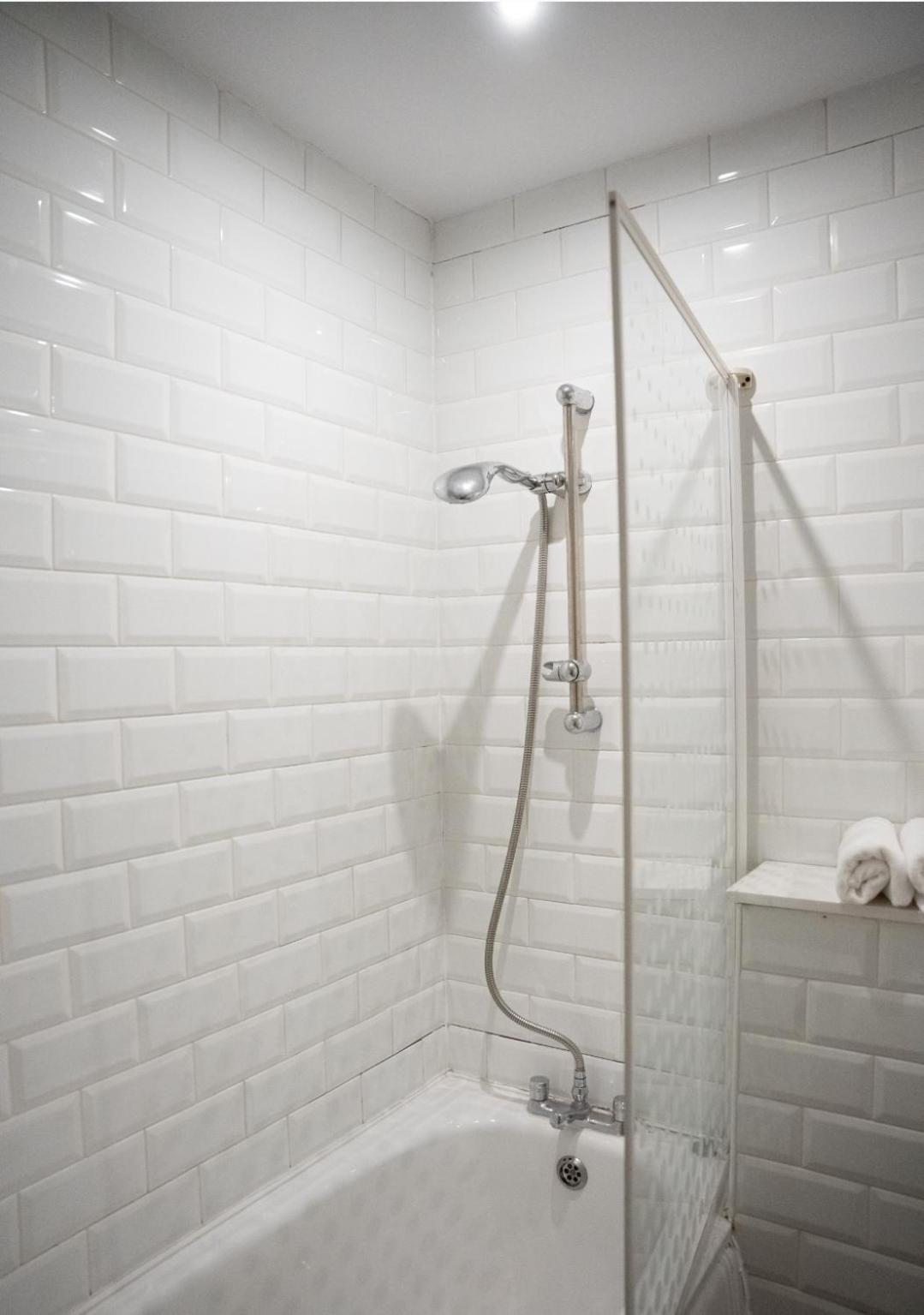2 Bed Renfield St Center Apartment
