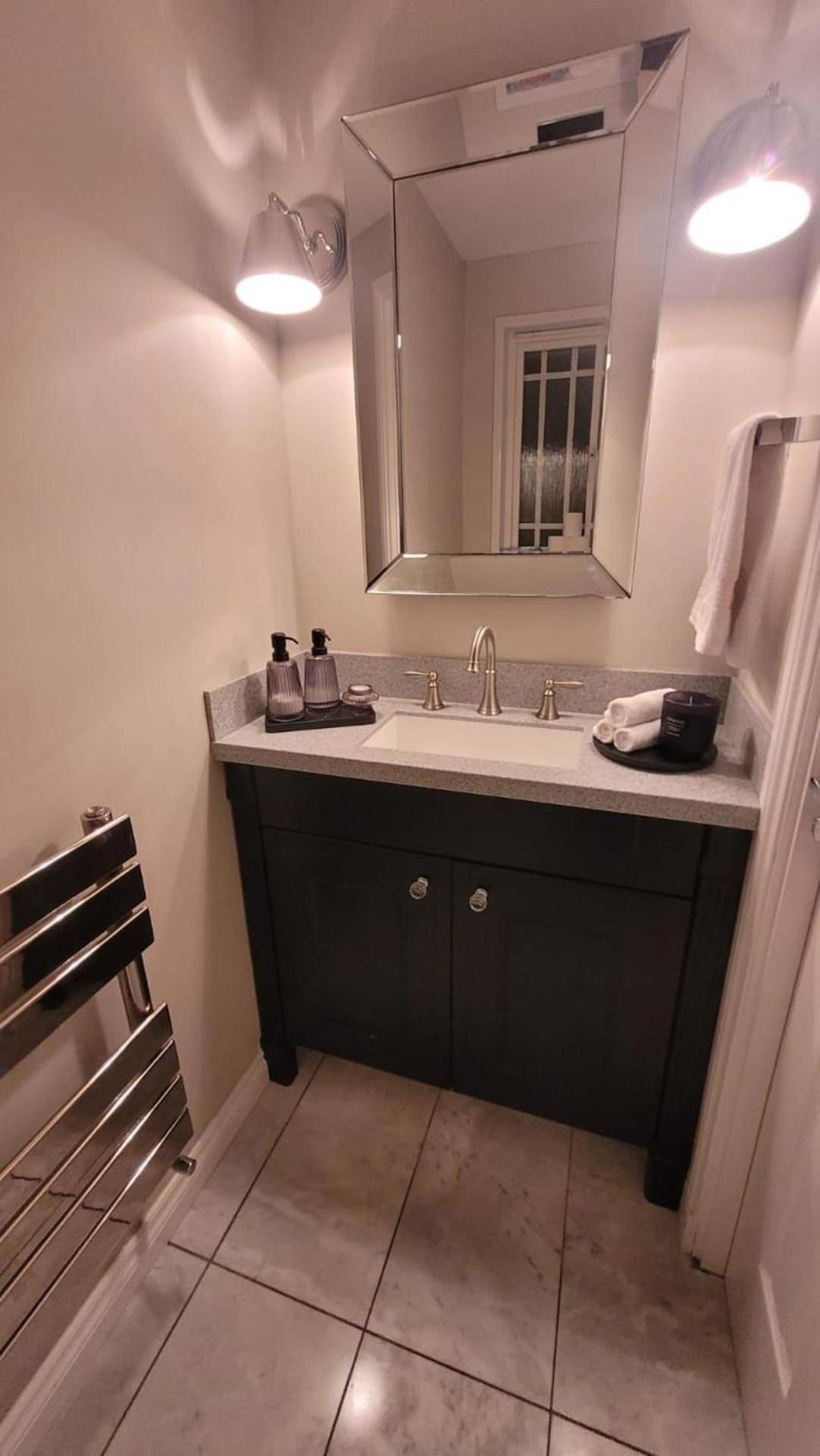 Stylish Modern 3 Bedroom House Free Parking Holiday home Glasgow