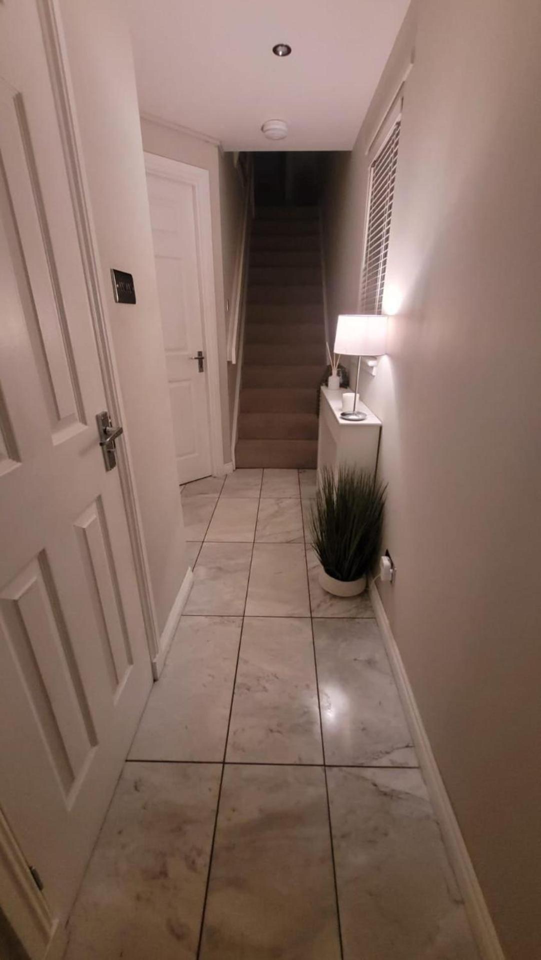 Stylish Modern 3 Bedroom House Free Parking