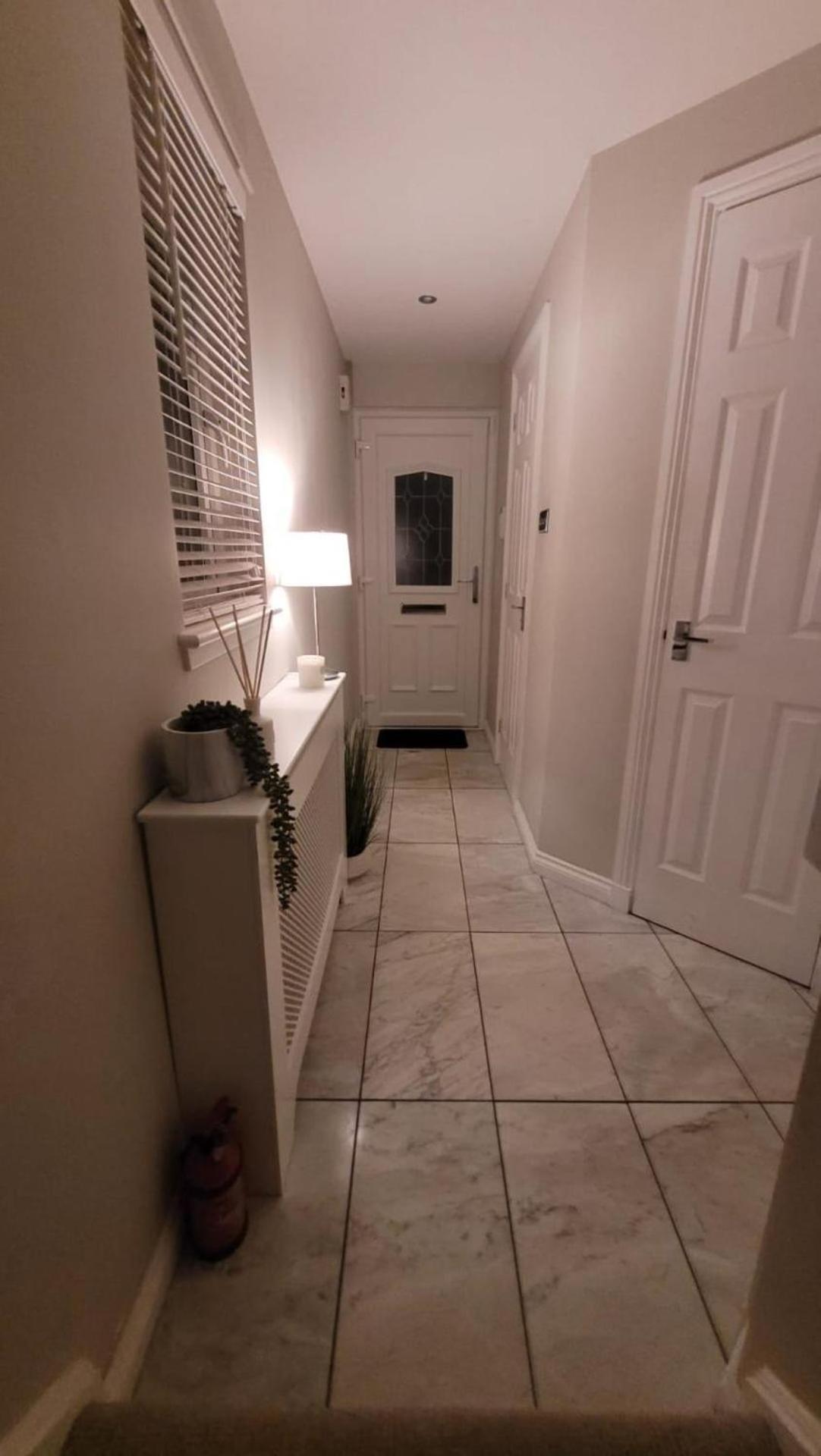 Stylish Modern 3 Bedroom House Free Parking Holiday home Glasgow