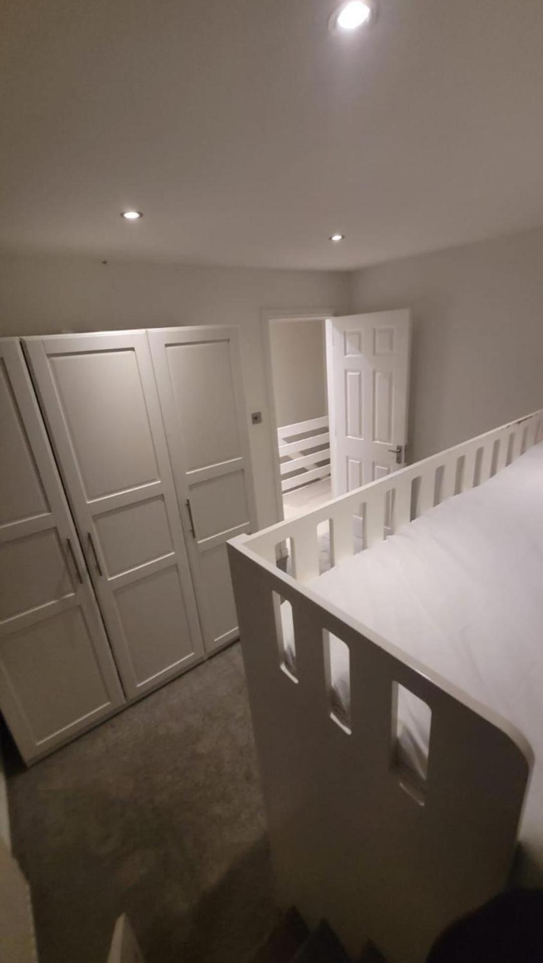 Stylish Modern 3 Bedroom House Free Parking Glasgow