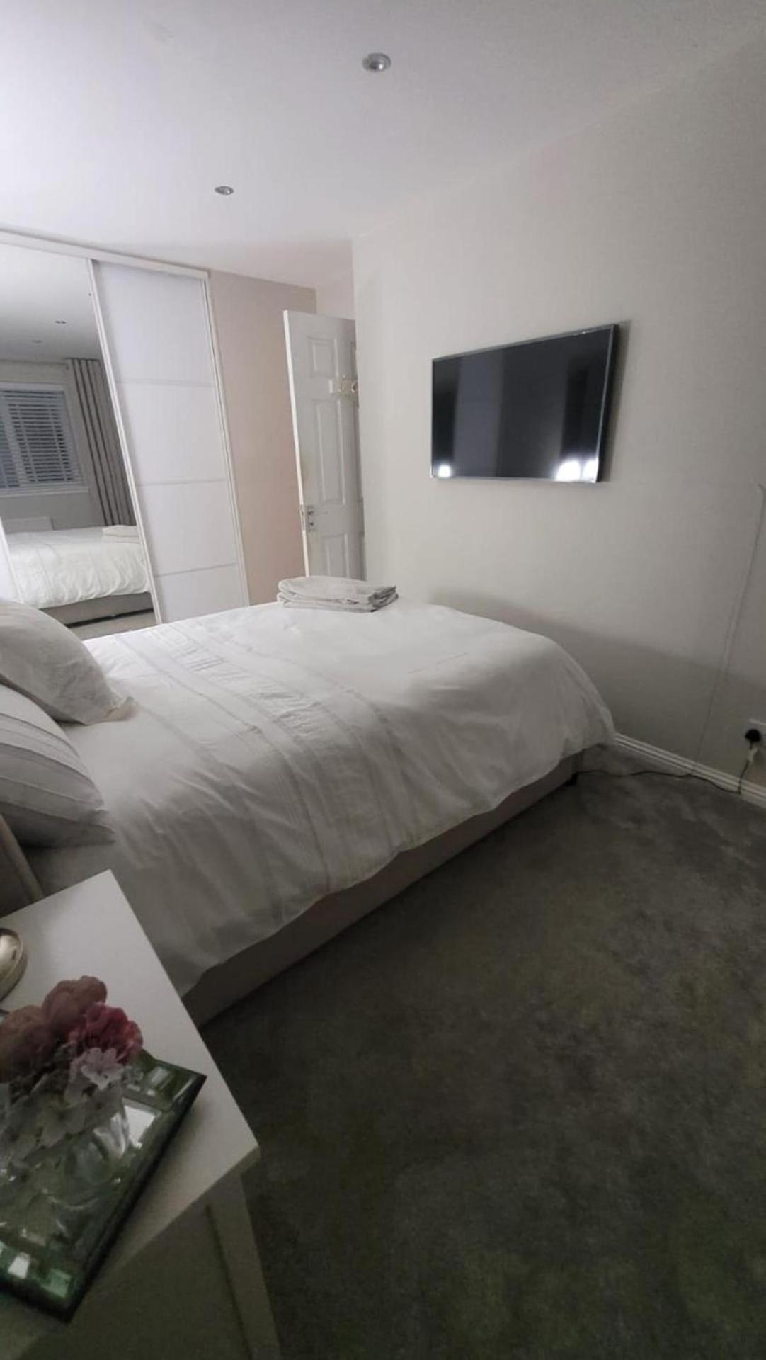 Stylish Modern 3 Bedroom House Free Parking