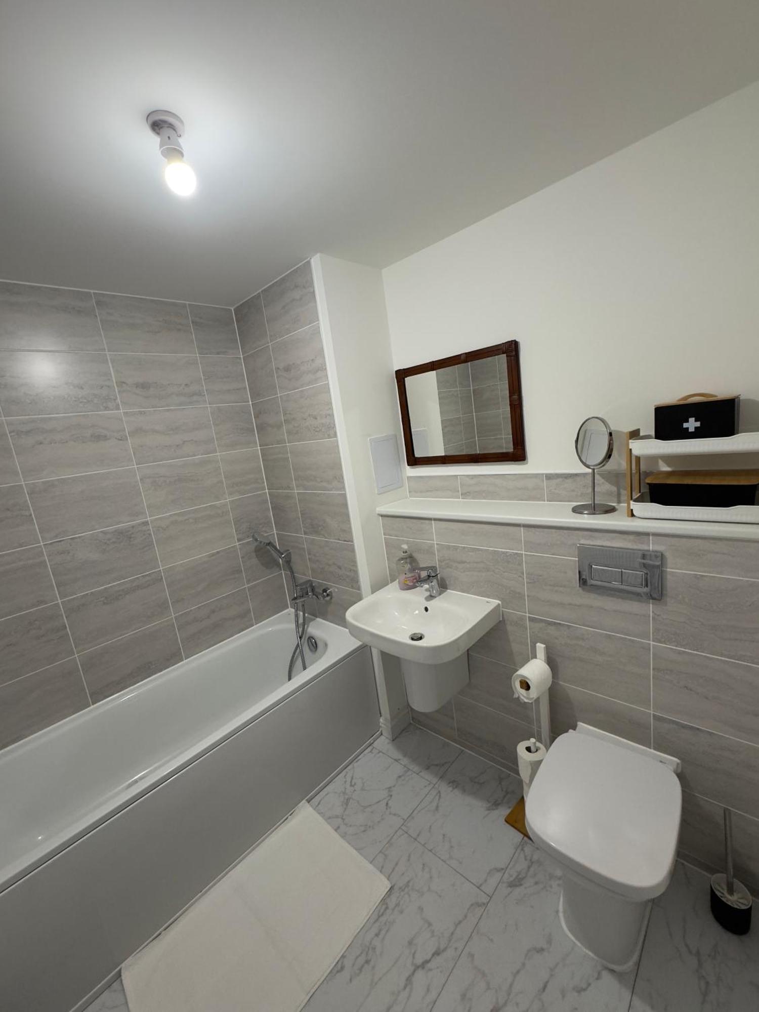 Modern Flat In Free Parking & Wifi * Glasgow