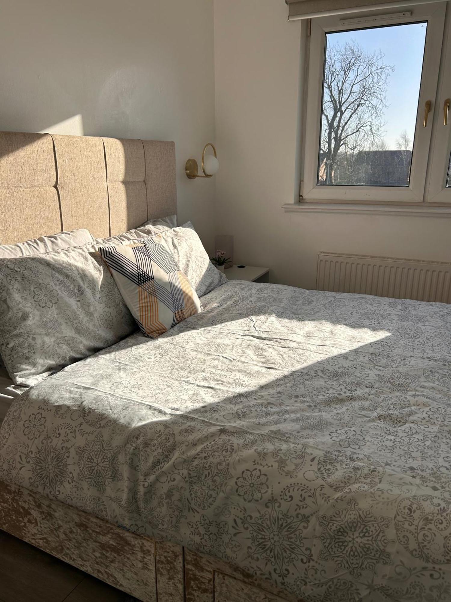 Modern Apartment-sleeps6-parking-seft Check In Apartment Glasgow