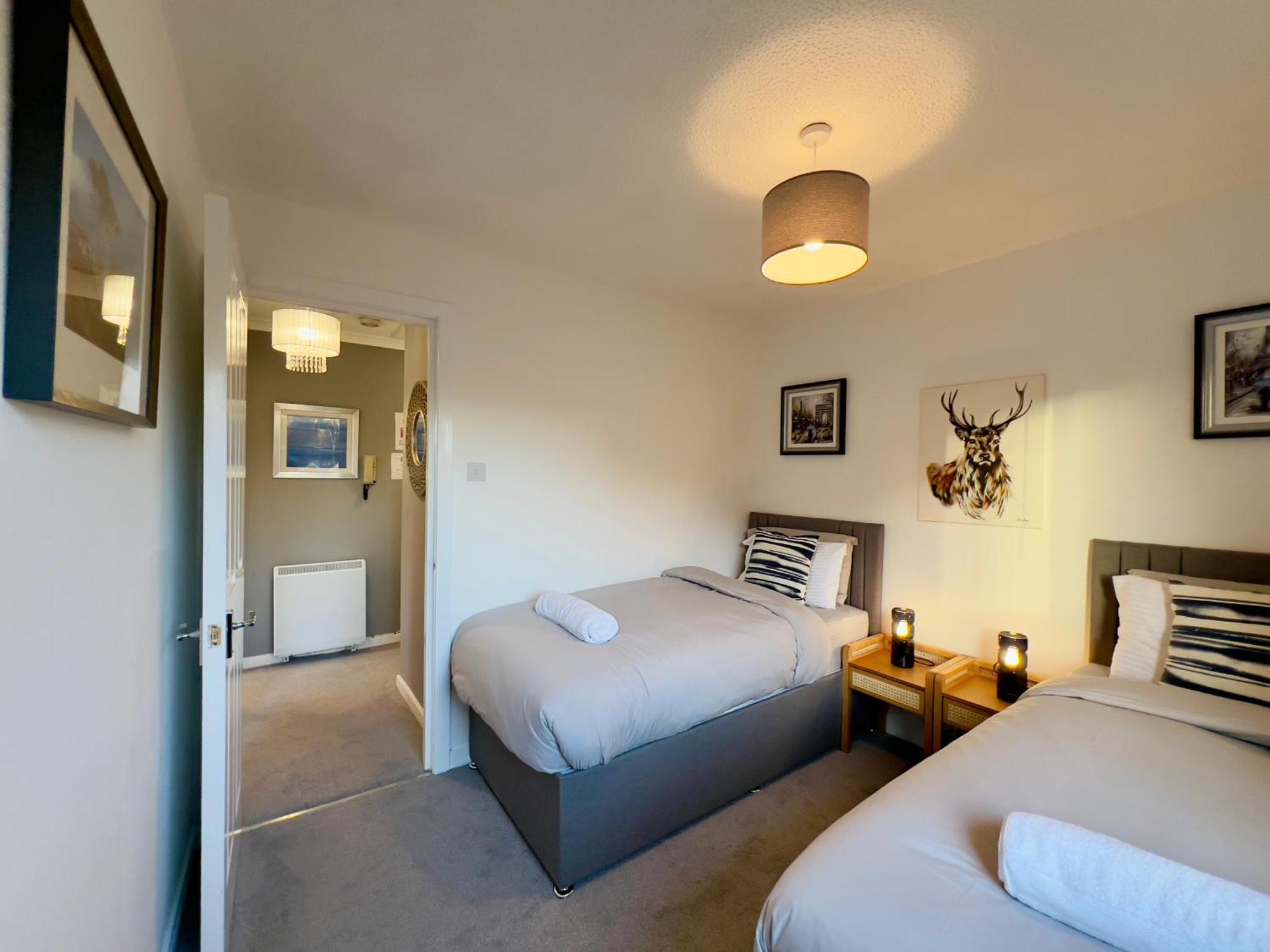 Chic & Cozy 2-bed Flat In - Free Parking * Glasgow