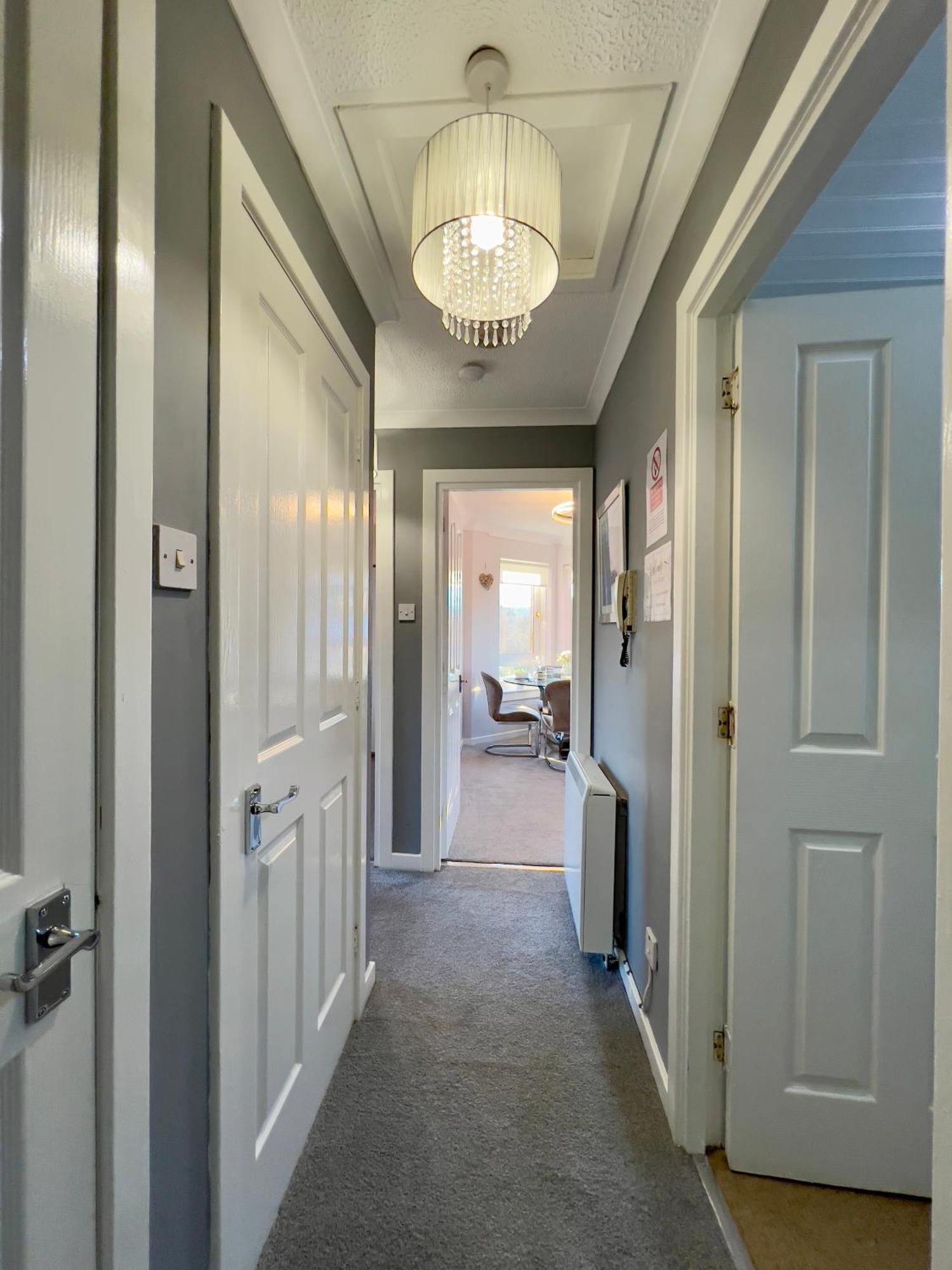 Apartment Chic & Cozy 2-bed Flat In - Free Parking *