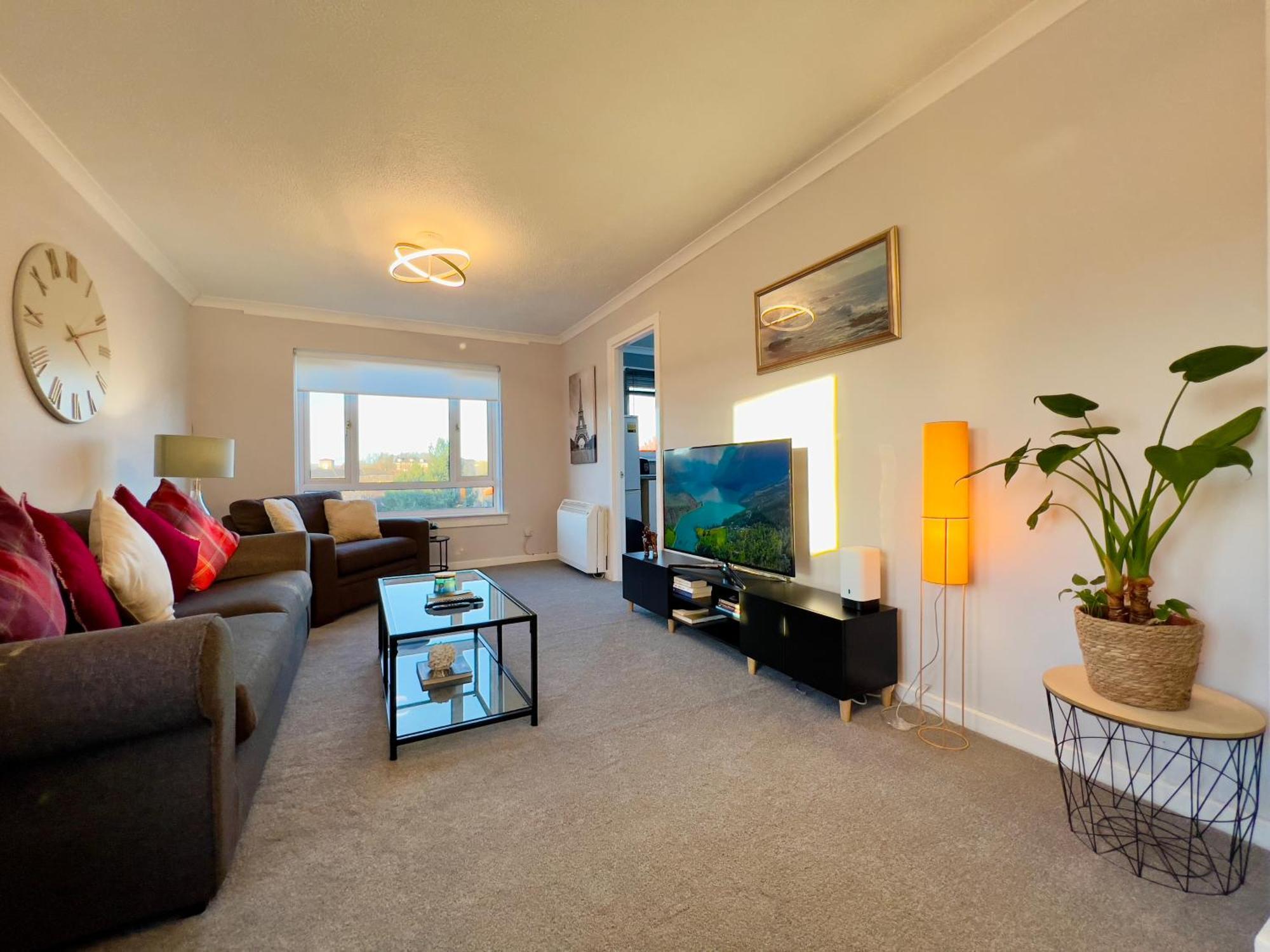 Chic & Cozy 2-bed Flat In - Free Parking Apartment Glasgow