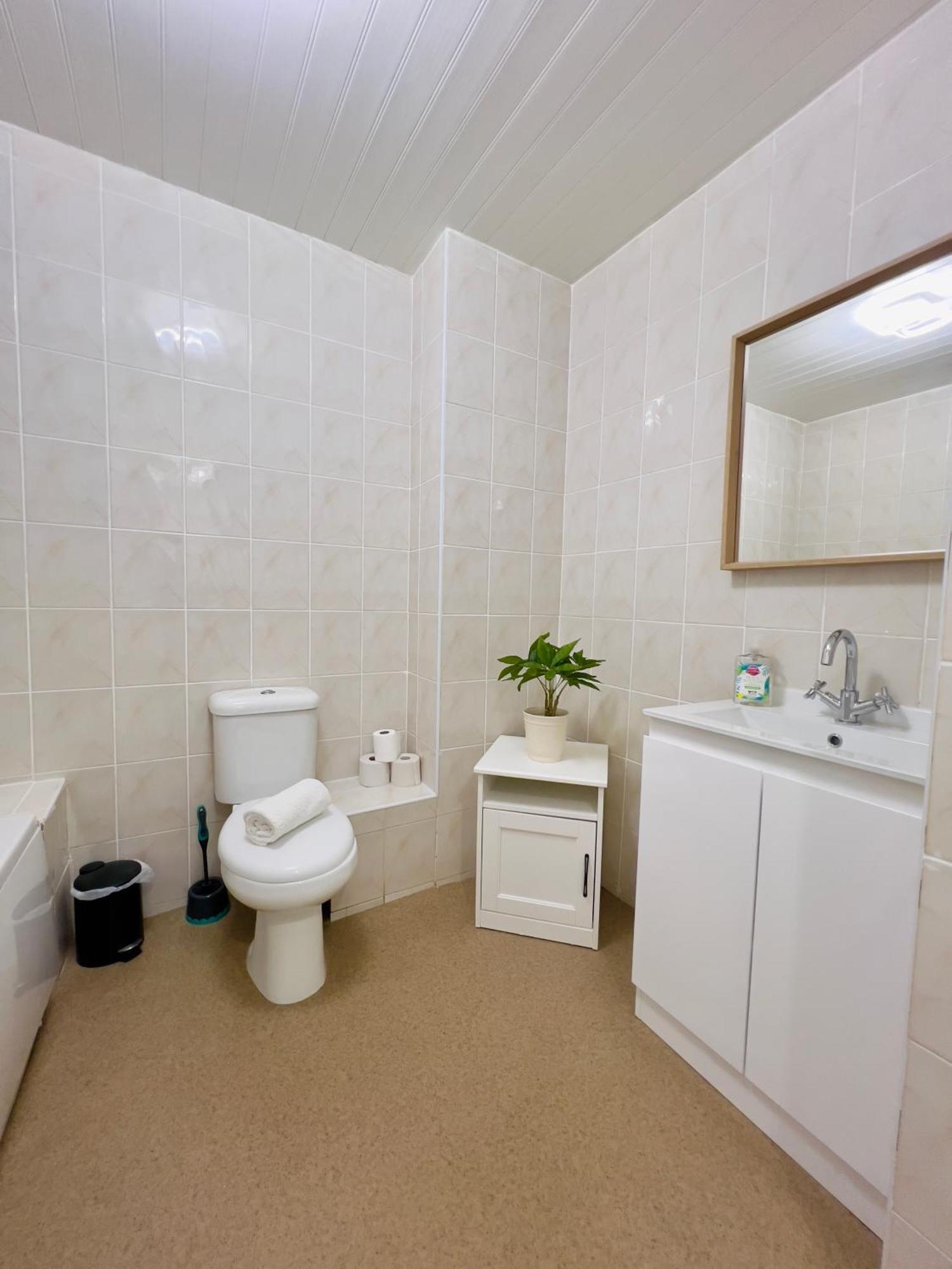 Chic & Cozy 2-bed Flat In - Free Parking Apartment