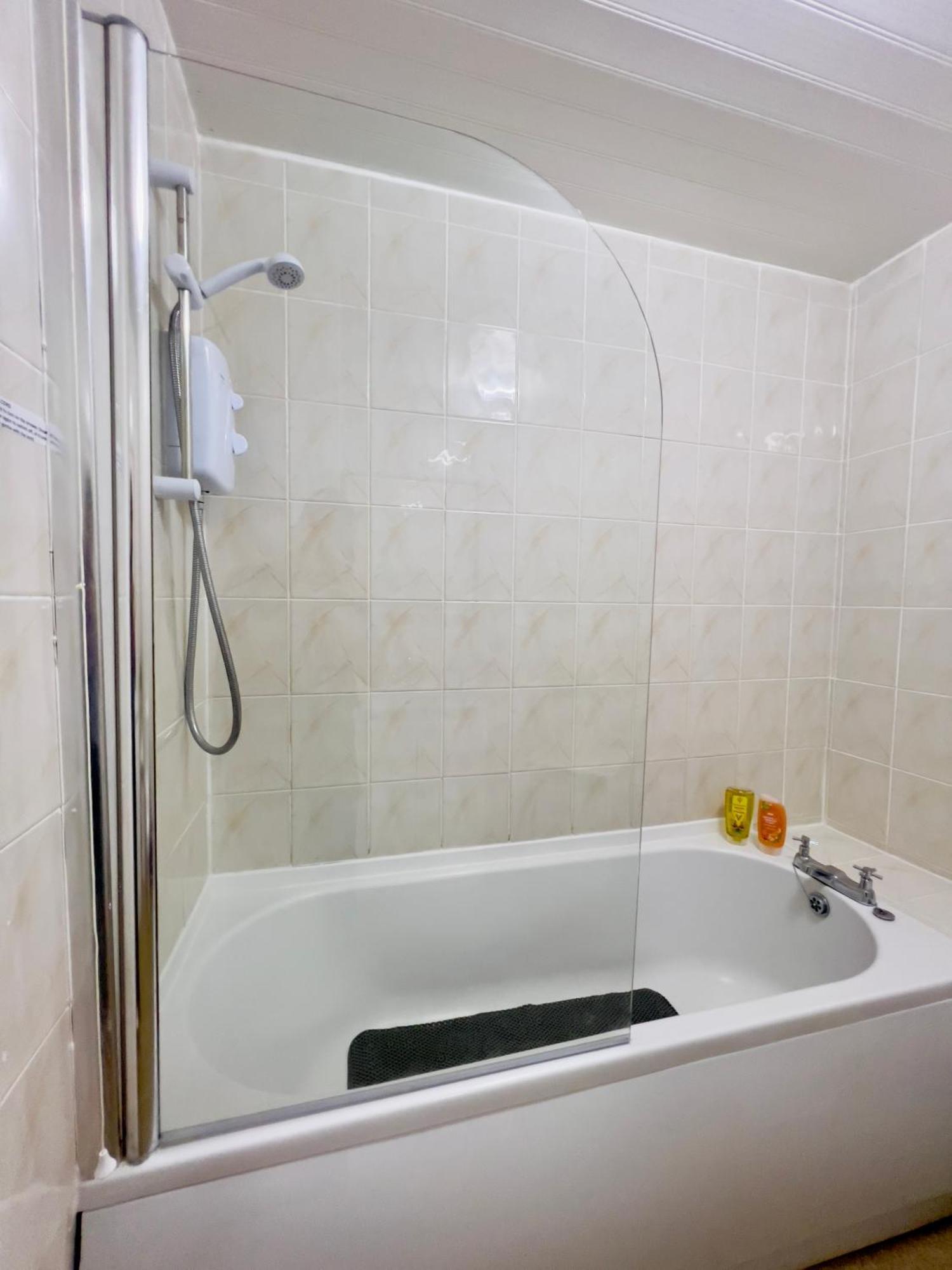 Chic & Cozy 2-bed Flat In - Free Parking *