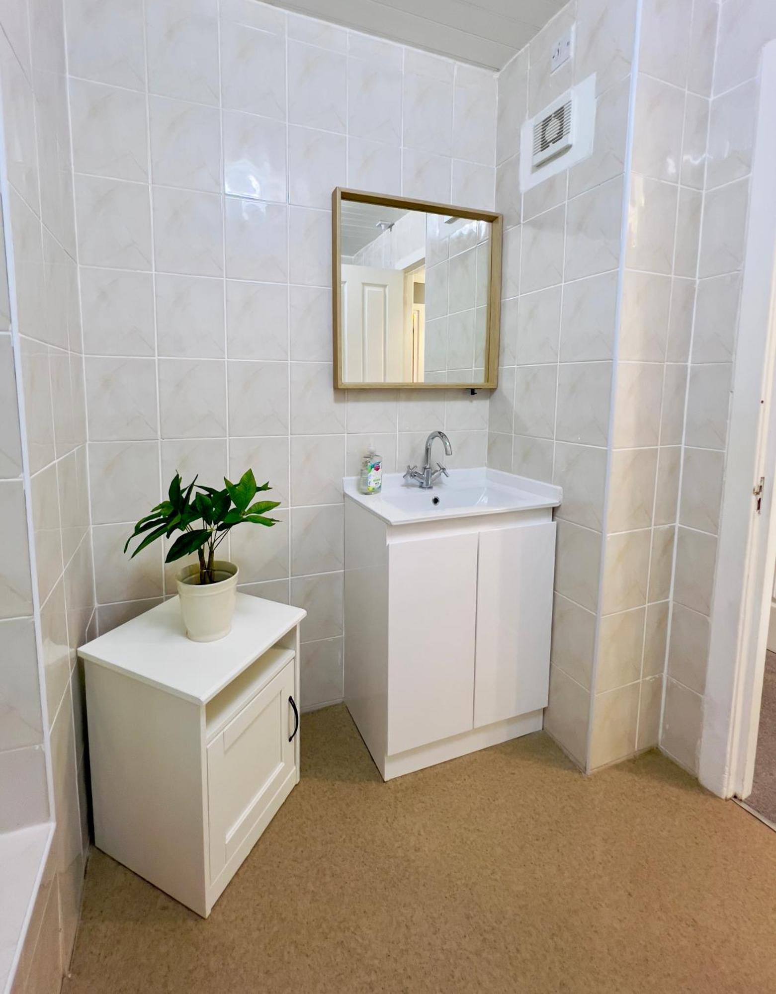 Chic & Cozy 2-bed Flat In - Free Parking