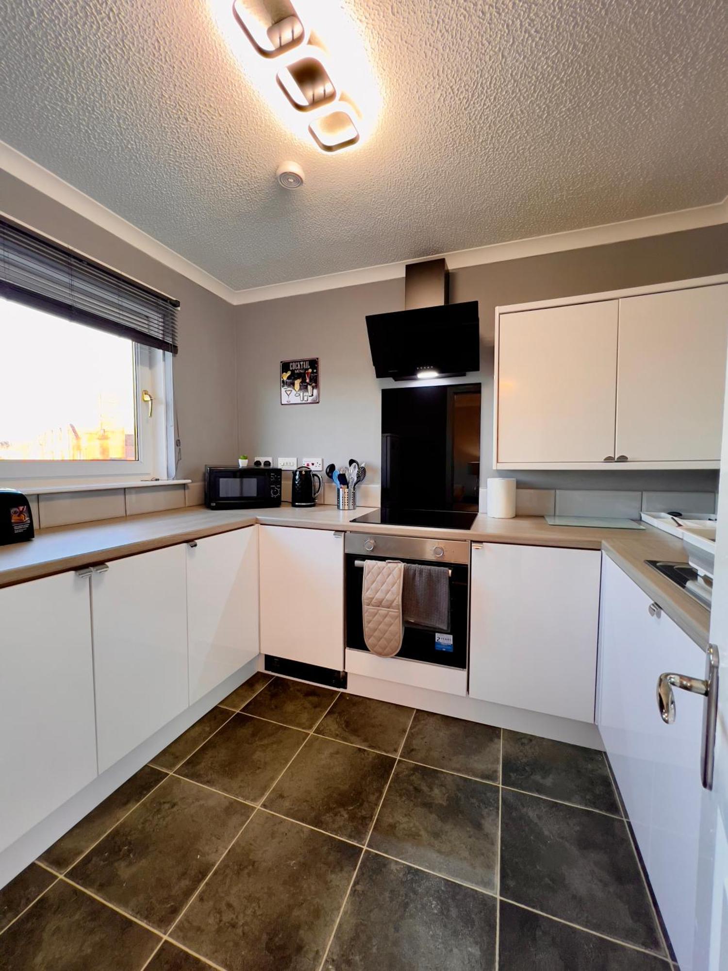 Chic & Cozy 2-bed Flat In - Free Parking Apartment *