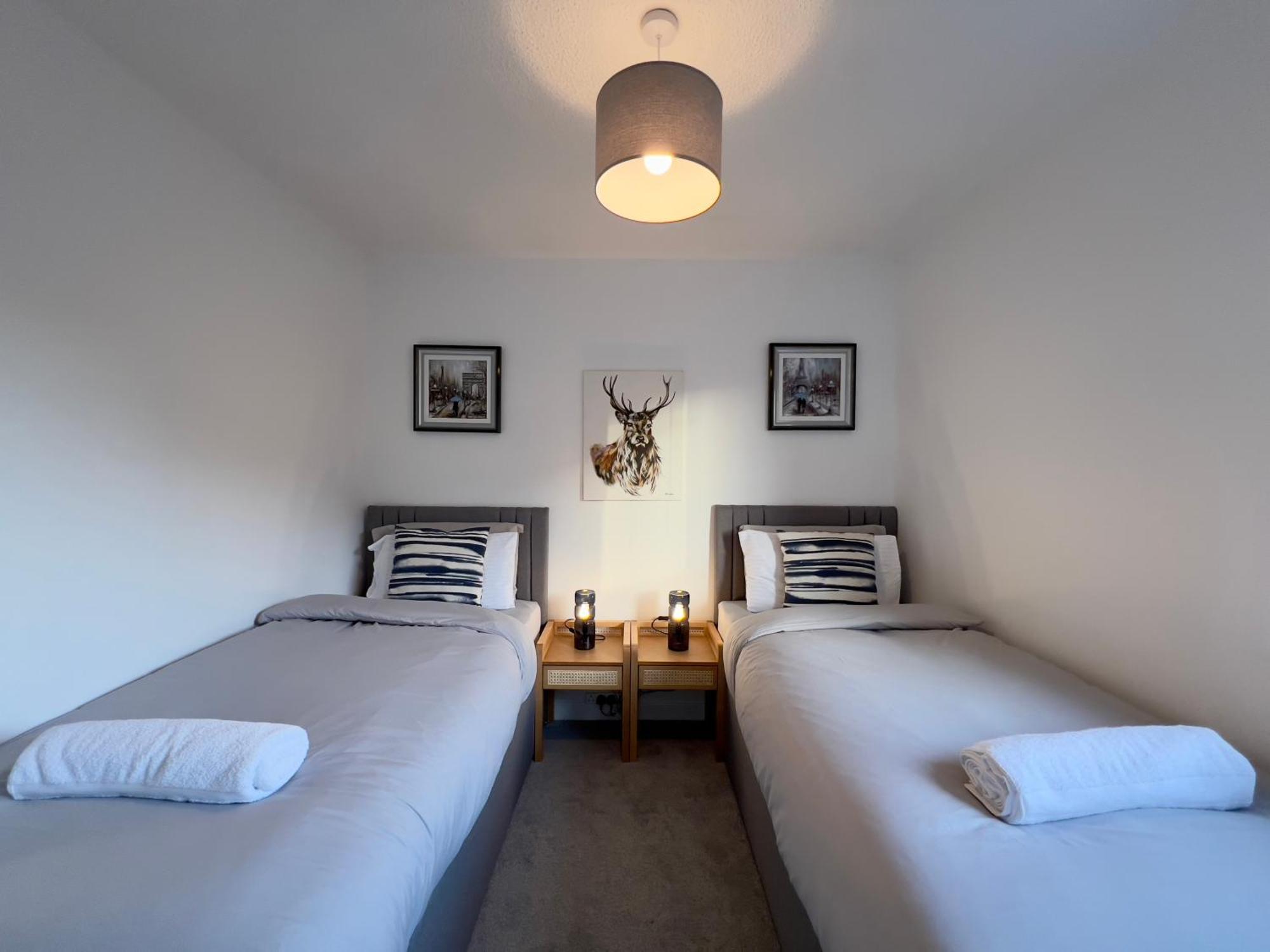 Apartment Chic & Cozy 2-bed Flat In - Free Parking *