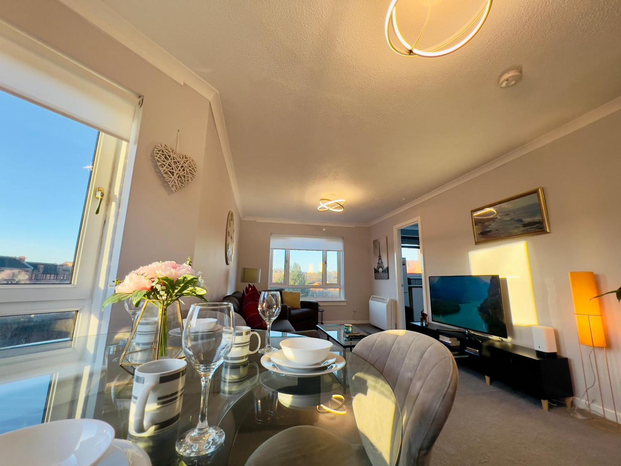 Chic & Cozy 2-bed Flat In - Free Parking Glasgow