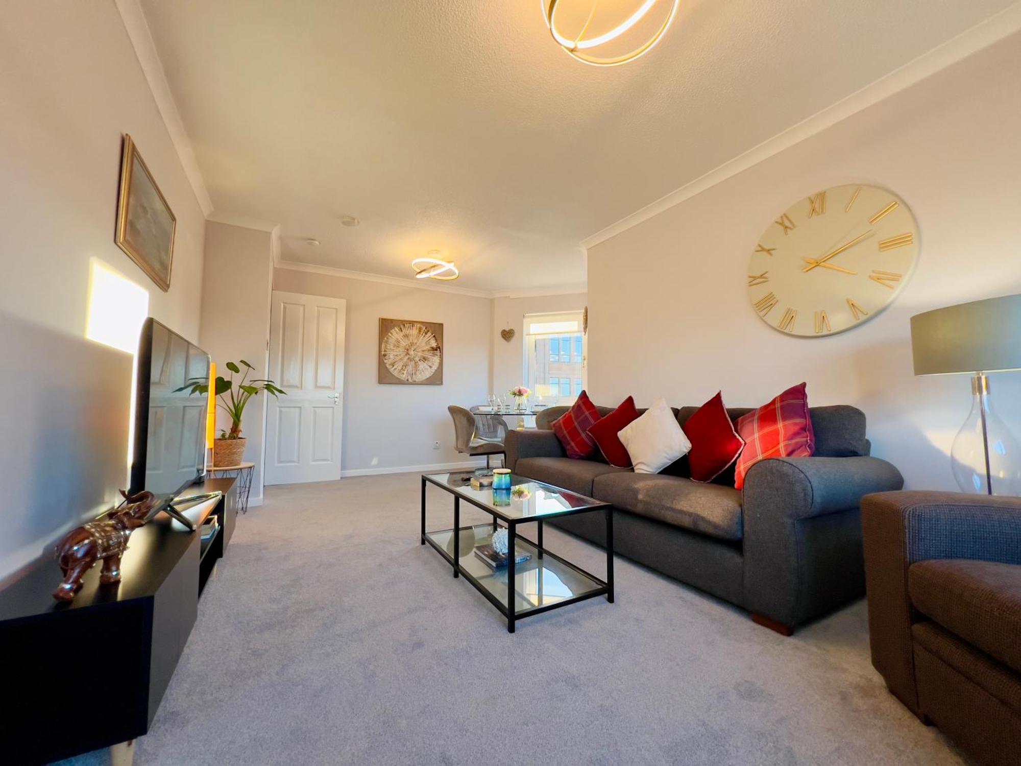 Chic & Cozy 2-bed Flat In - Free Parking Apartment Glasgow
