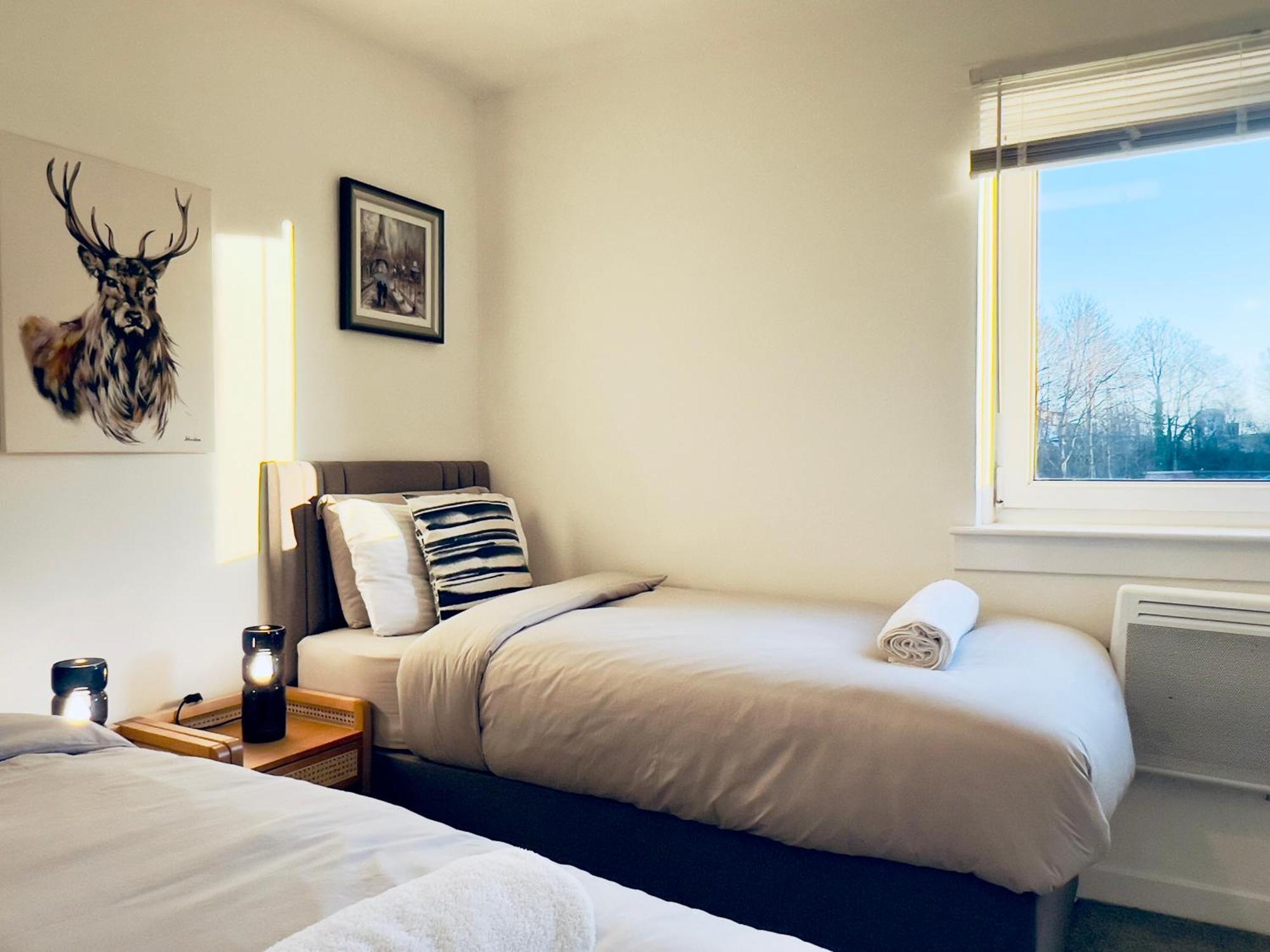 Chic & Cozy 2-bed Flat In - Free Parking * Glasgow