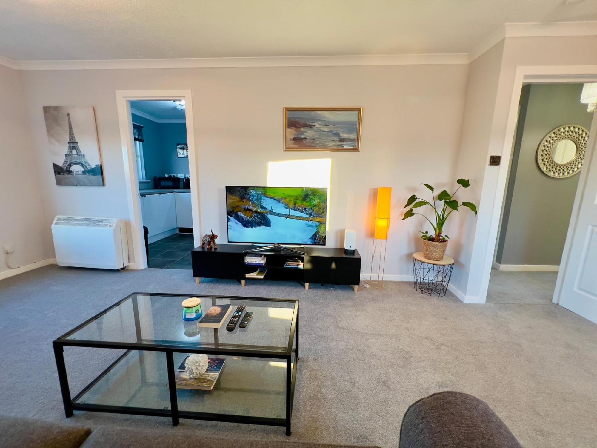 Apartment Chic & Cozy 2-bed Flat In - Free Parking