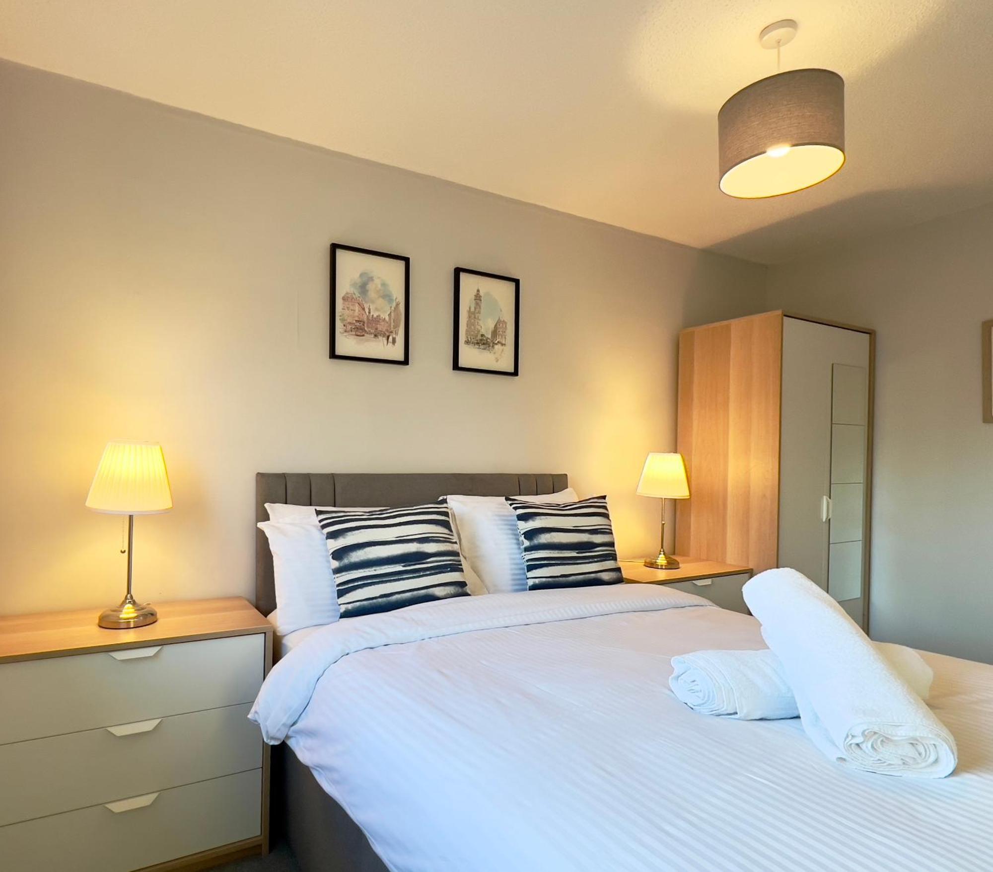 Apartment Chic & Cozy 2-bed Flat In - Free Parking *