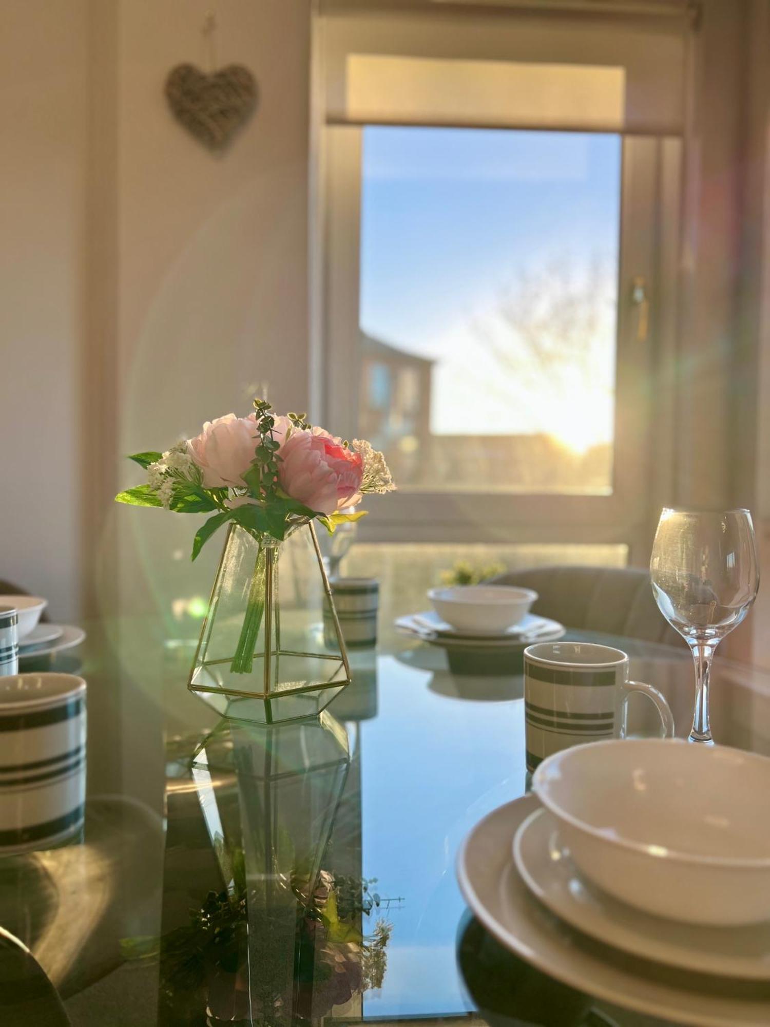 Apartment Chic & Cozy 2-bed Flat In - Free Parking *