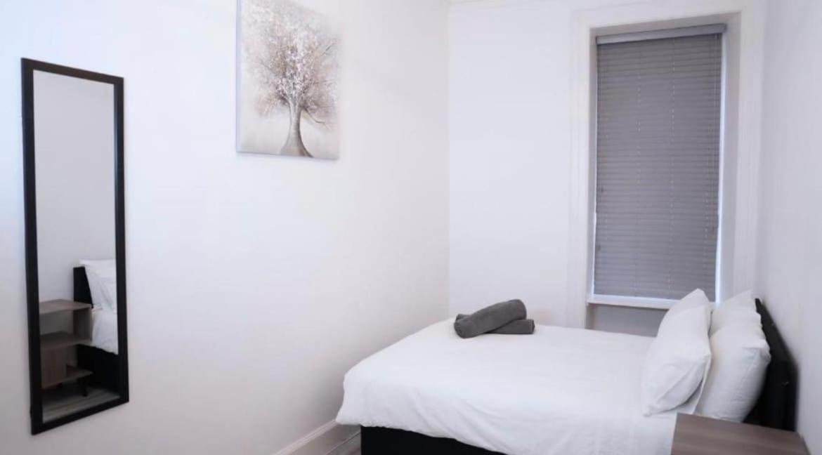Newly Refurbished 2 Bed ! Apartment Glasgow